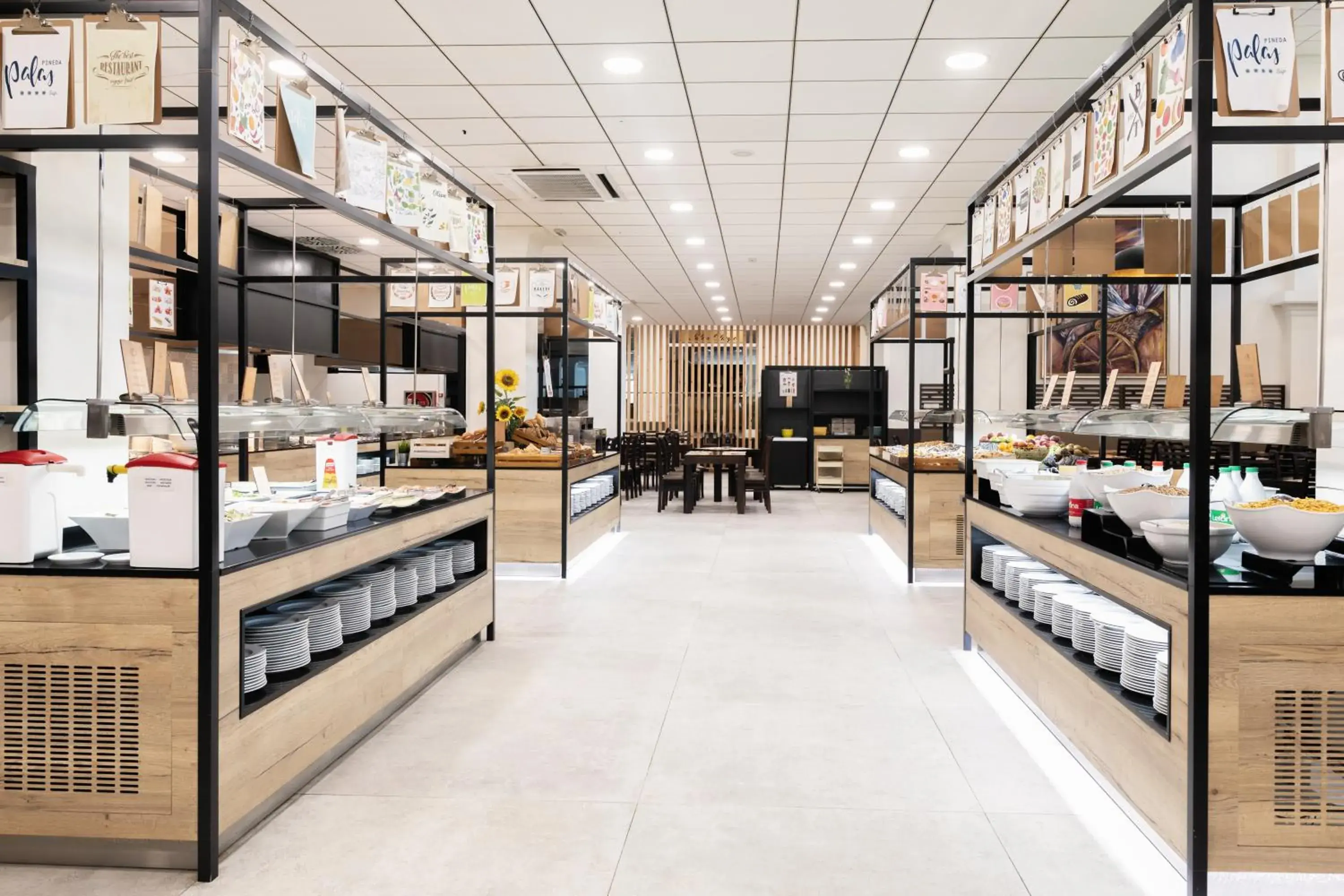 Restaurant/places to eat in Palas Pineda Restaurant/places to eat in Palas Pineda