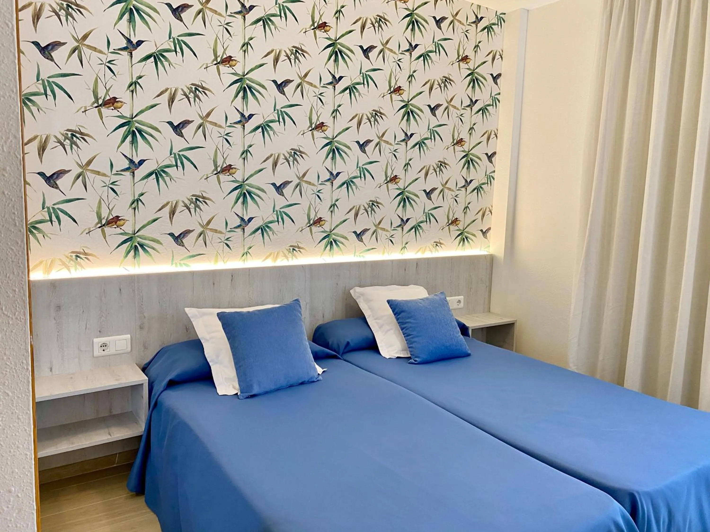 Photo of the whole room, Bed in Palas Pineda