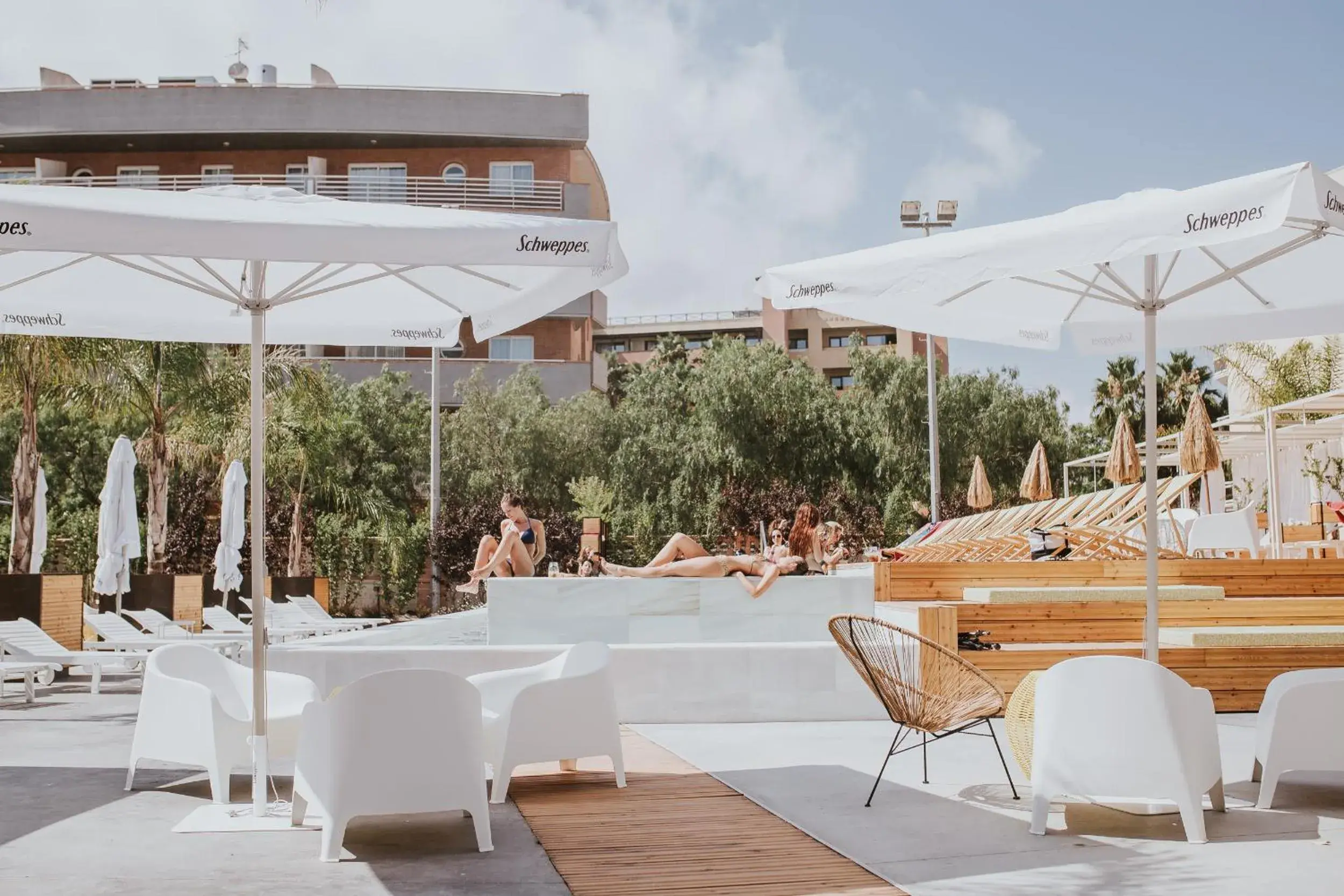 Swimming pool in Palas Pineda Swimming pool in Palas Pineda