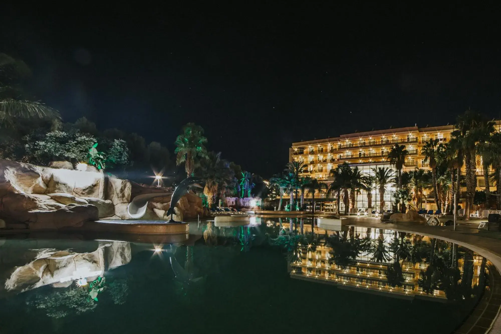 Property building in Palas Pineda Property building in Palas Pineda