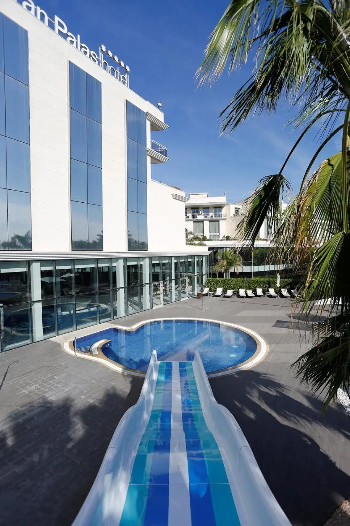 Swimming pool in Gran Palas Hotel - Spa incluido Swimming pool in Gran Palas Hotel - Spa incluido