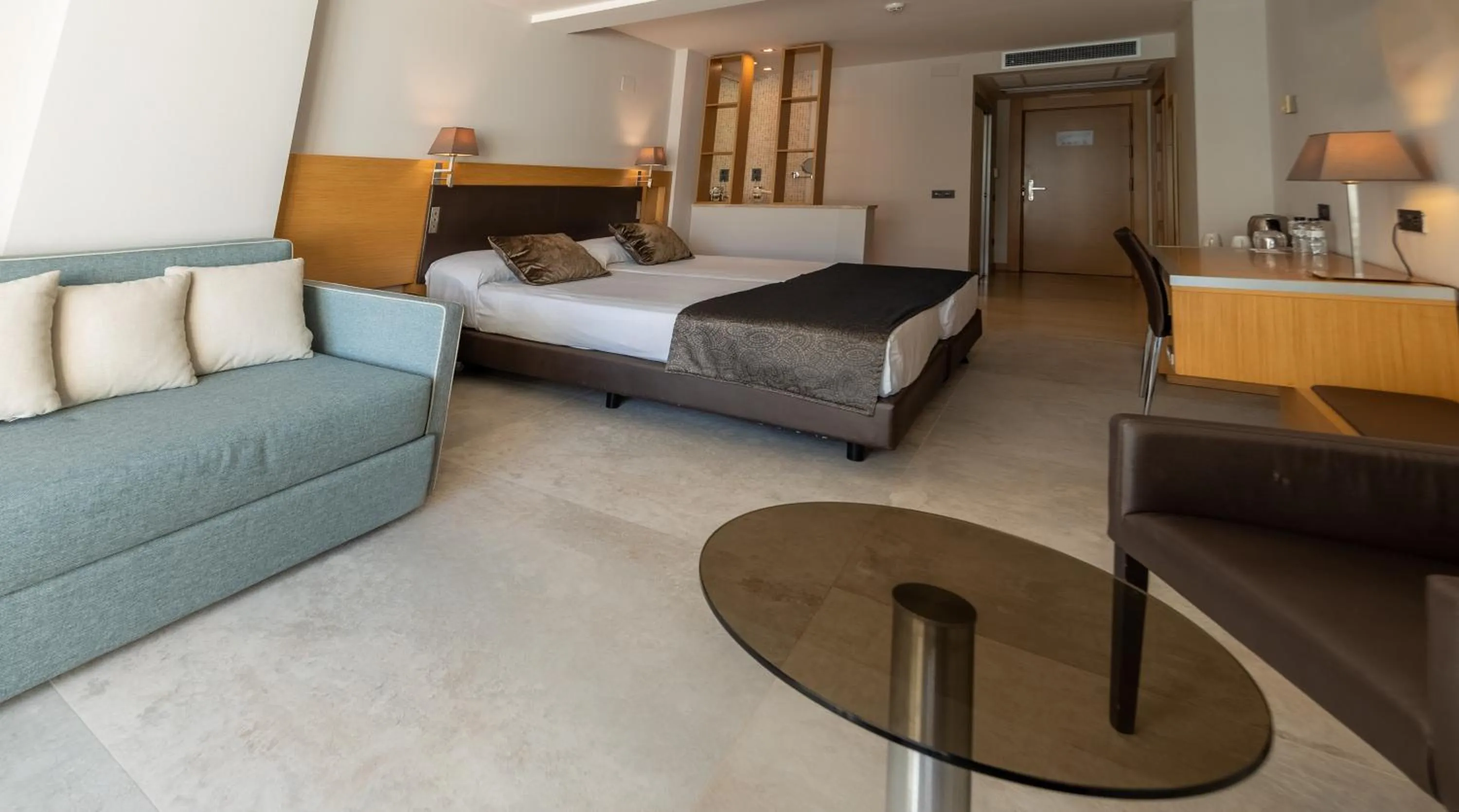 Photo of the whole room, Bed in Gran Palas Hotel - Spa incluido