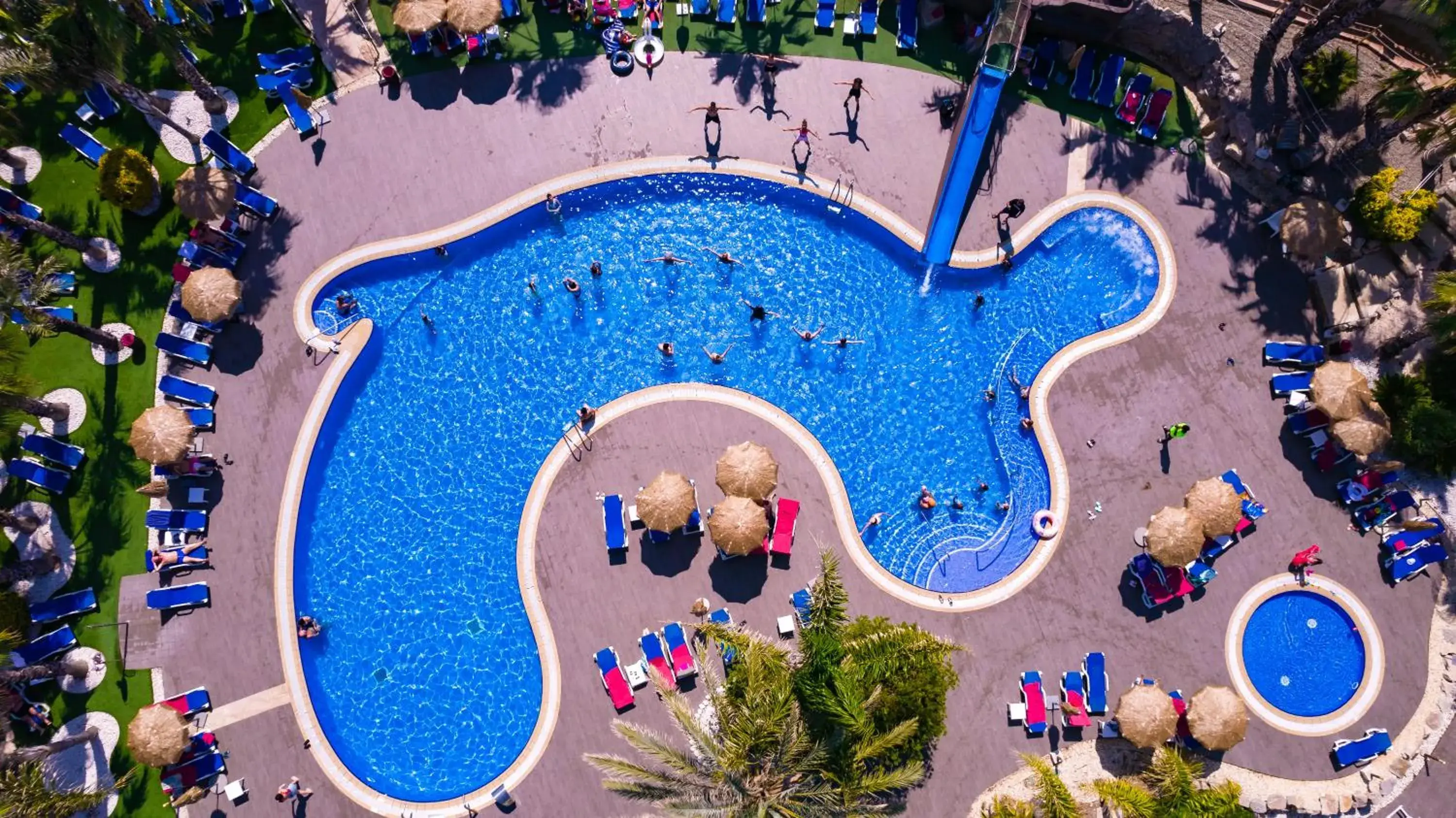 Swimming pool in Gran Palas Hotel - Spa incluido Swimming pool in Gran Palas Hotel - Spa incluido