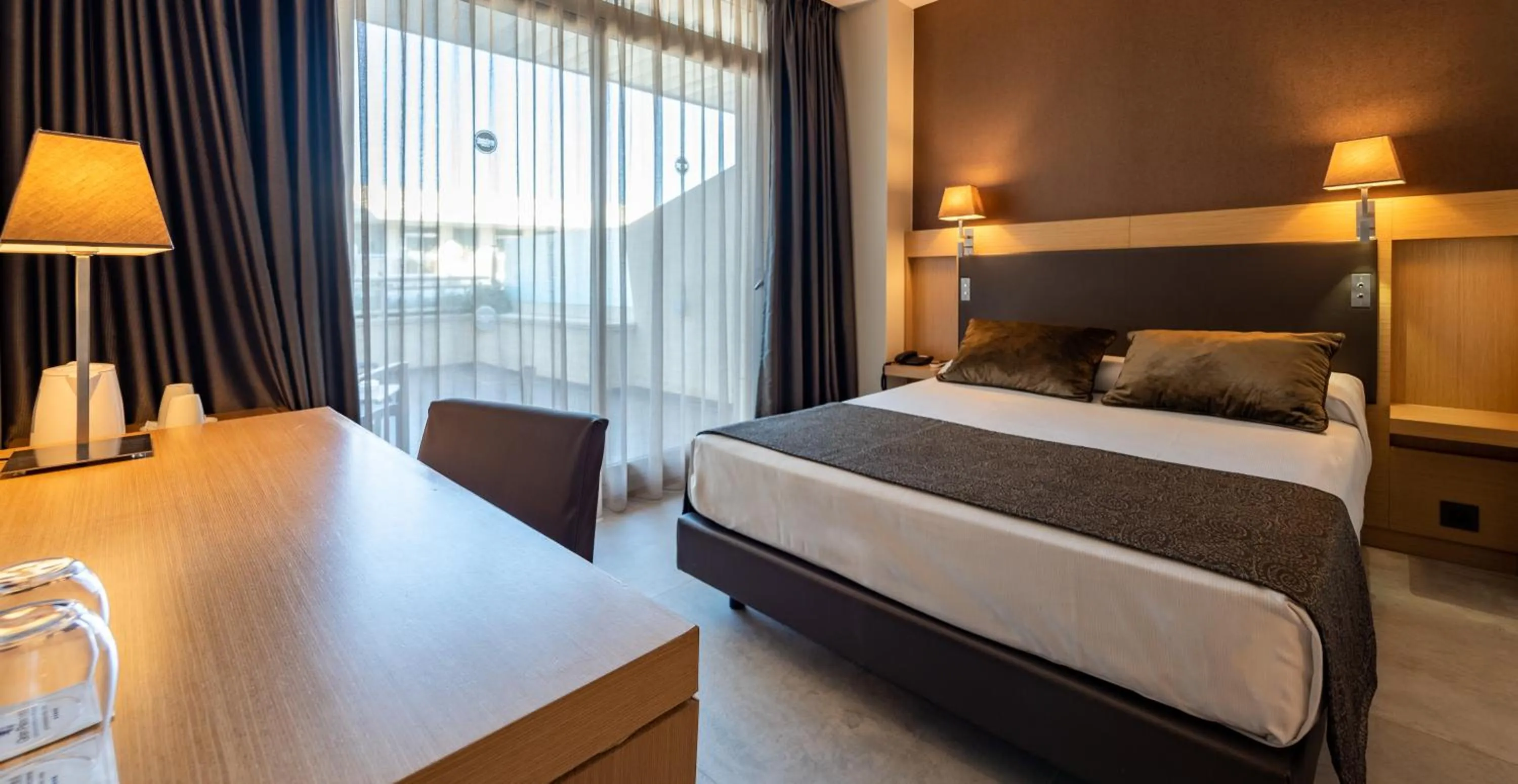 Photo of the whole room, Bed in Gran Palas Hotel - Spa incluido