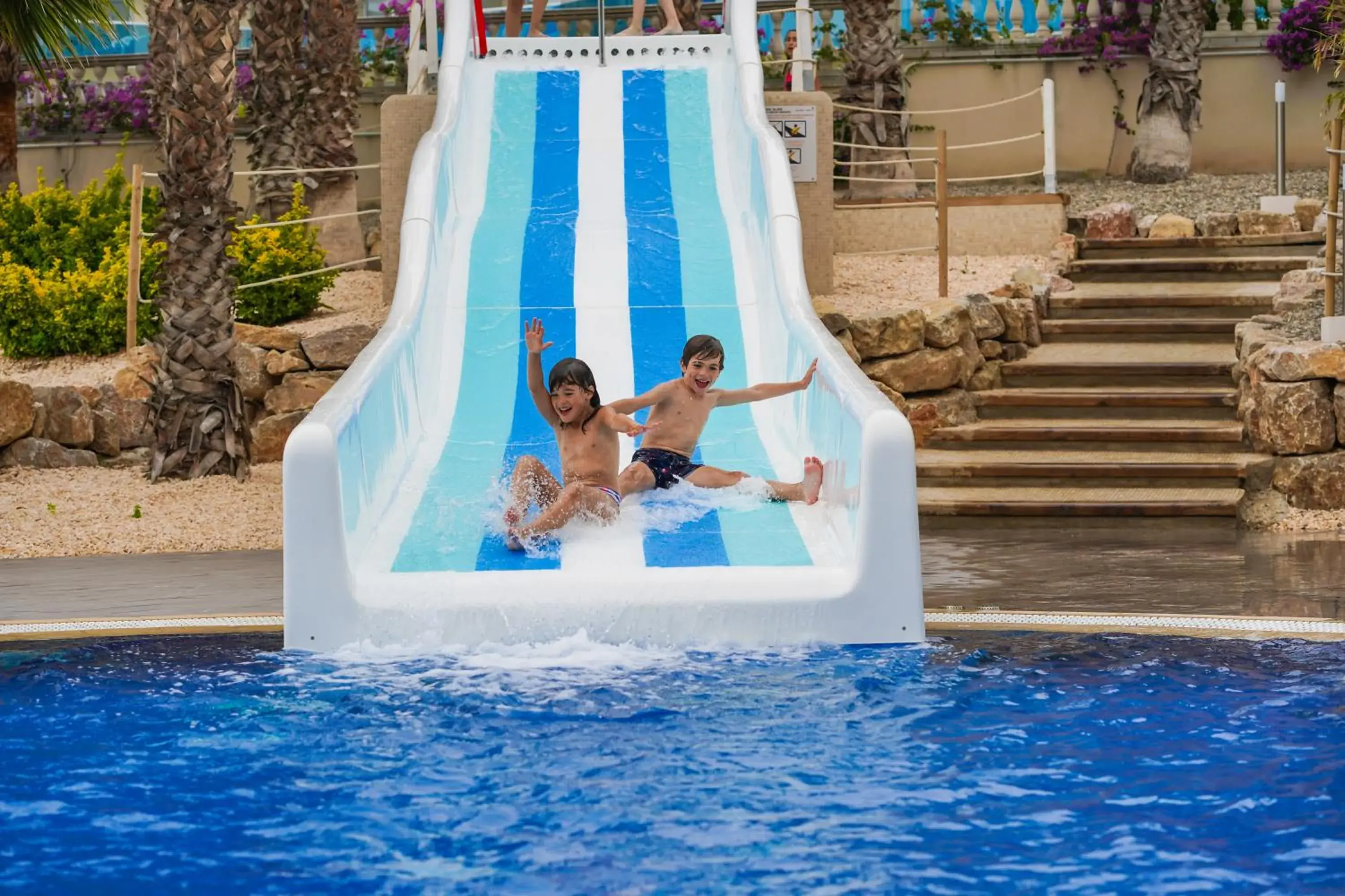 Swimming pool in Gran Palas Hotel - Spa incluido Swimming pool in Gran Palas Hotel - Spa incluido