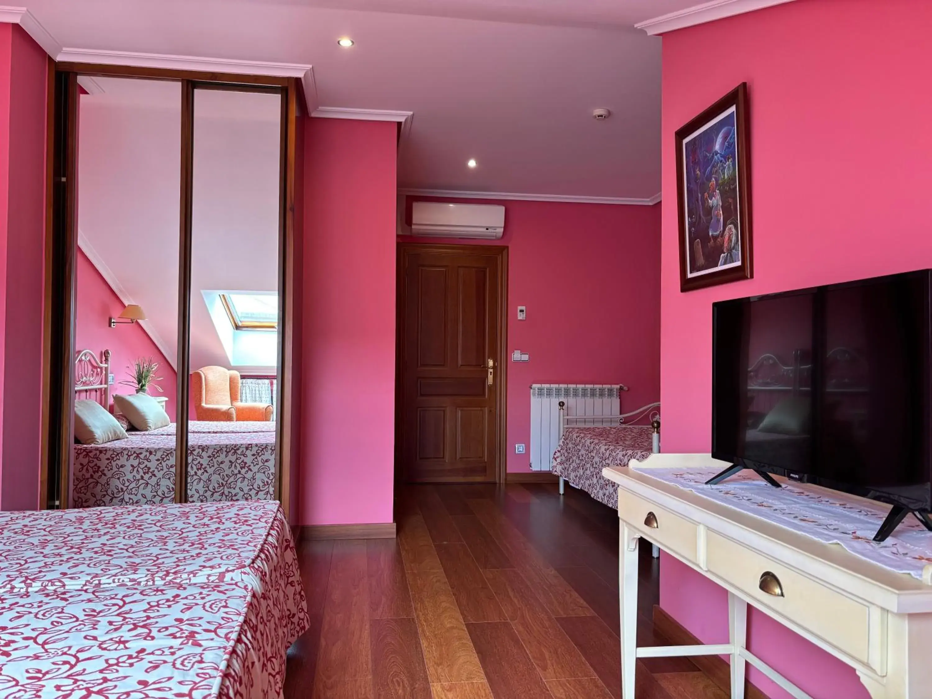 Triple Room (2 adults + 1 child) in Hotel Casona Los Caballeros Triple Room (2 adults + 1 child) in Hotel Casona Los Caballeros