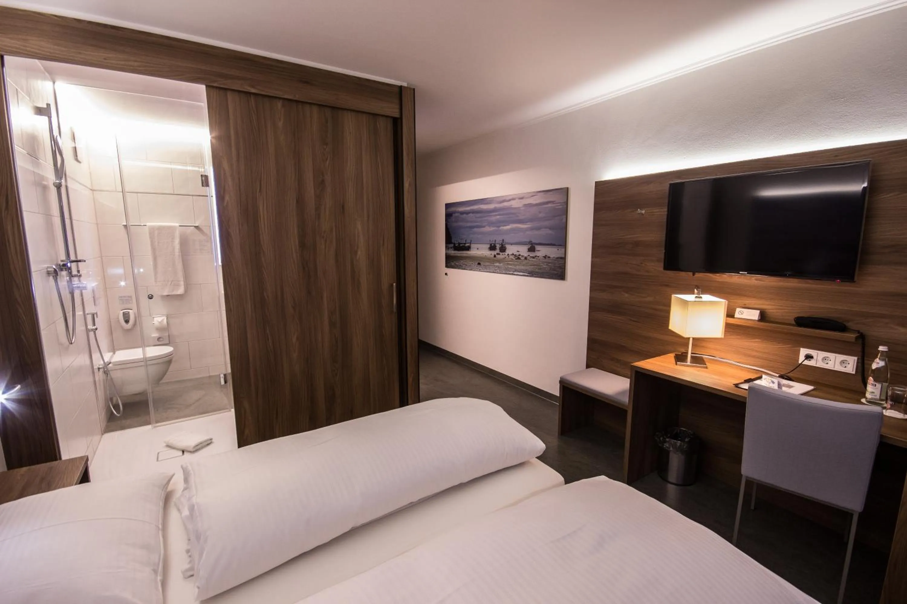 Photo of the whole room, Bed in Hotel7Continents