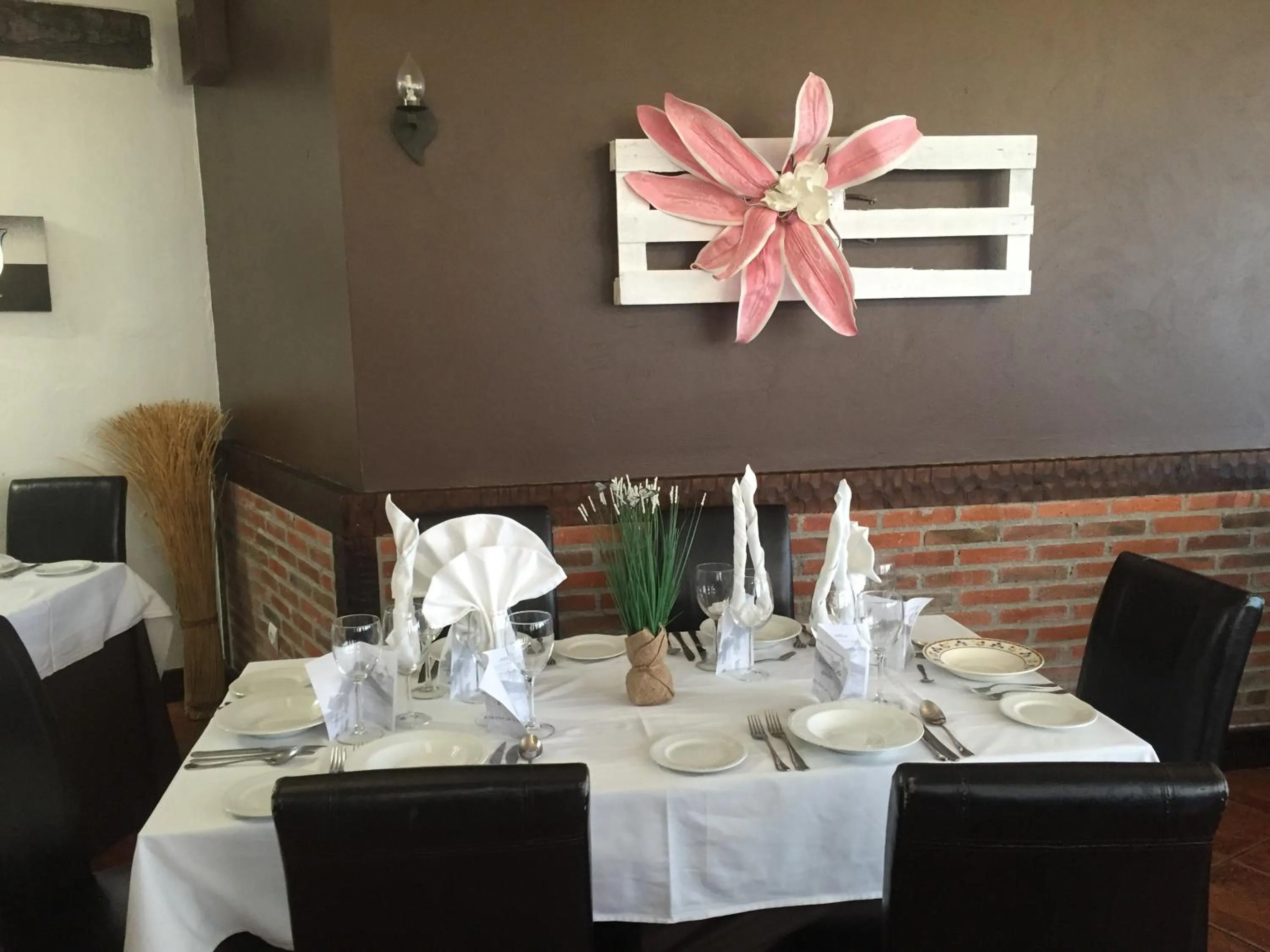 Restaurant/places to eat in Hotel Marfrei