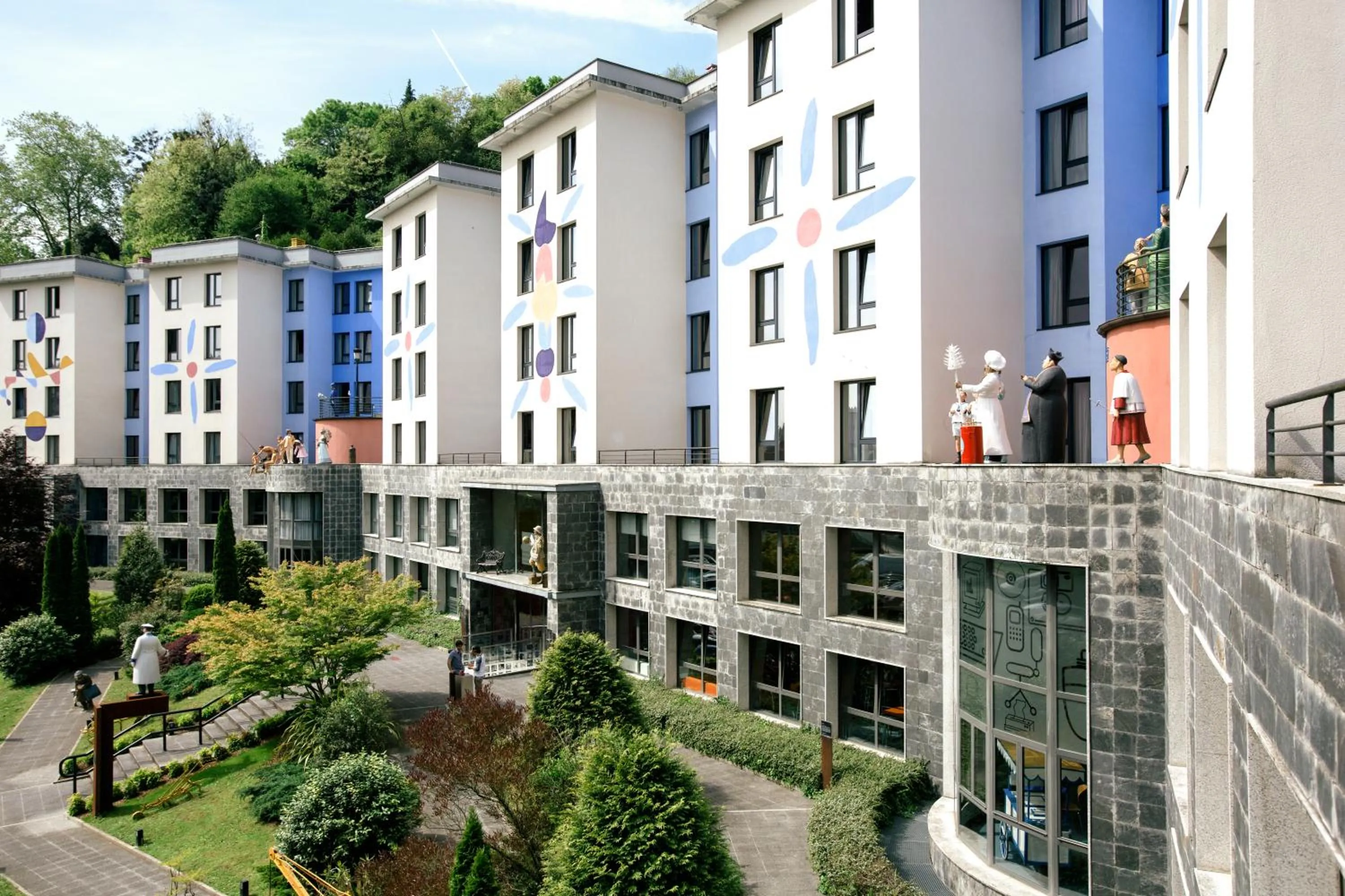 Facade/entrance in Olarain