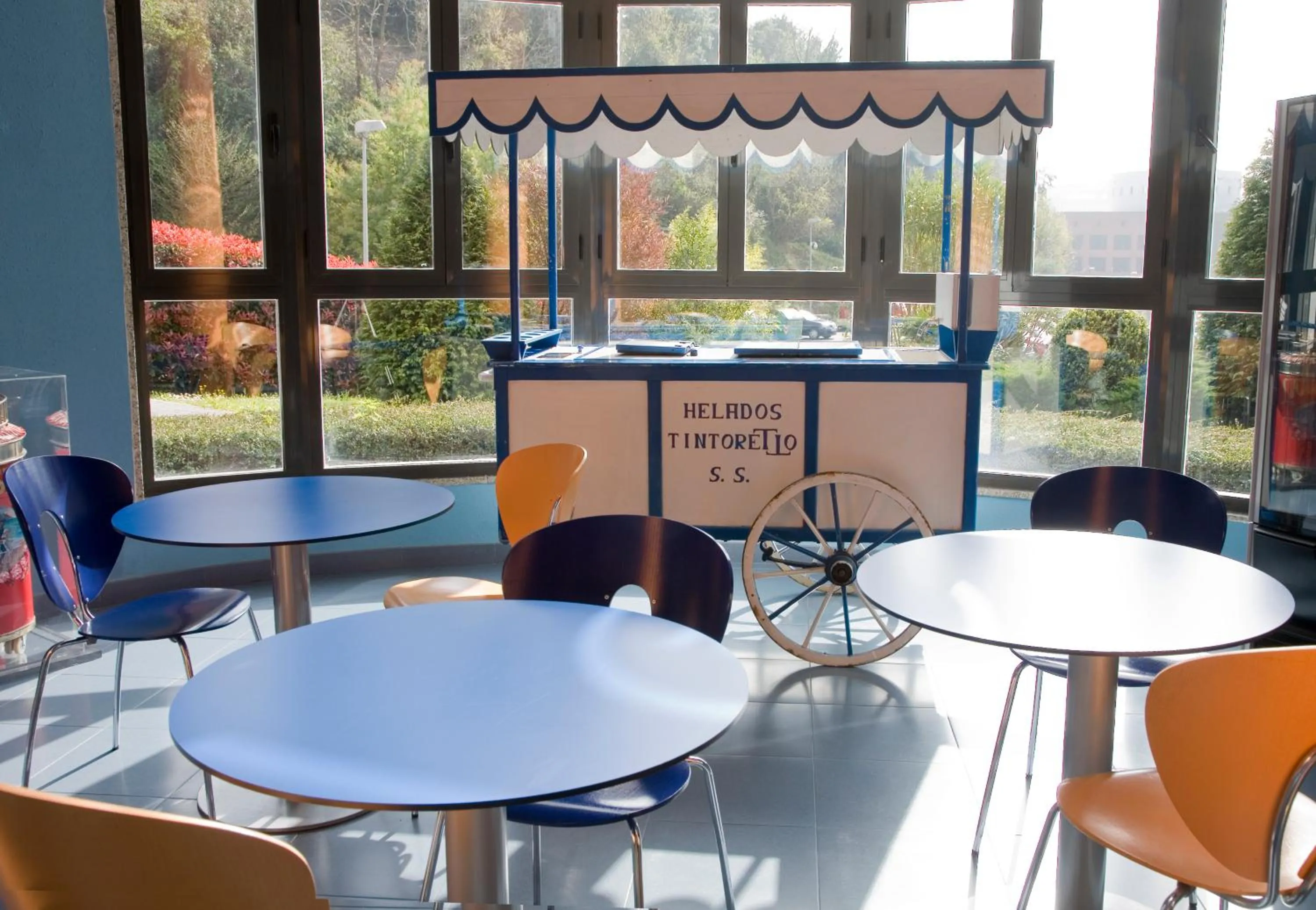 Restaurant/places to eat in Olarain