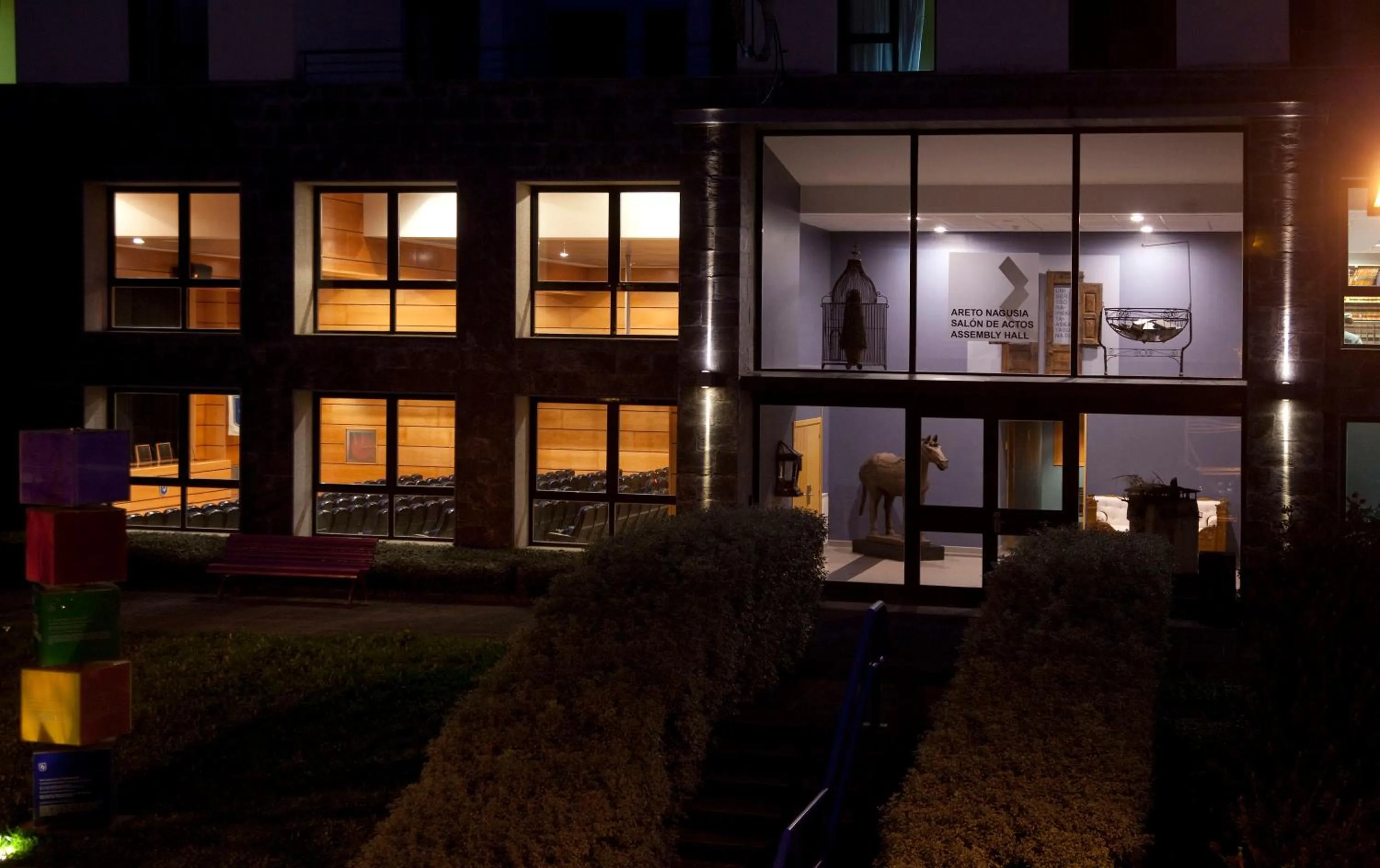 Business facilities in Olarain