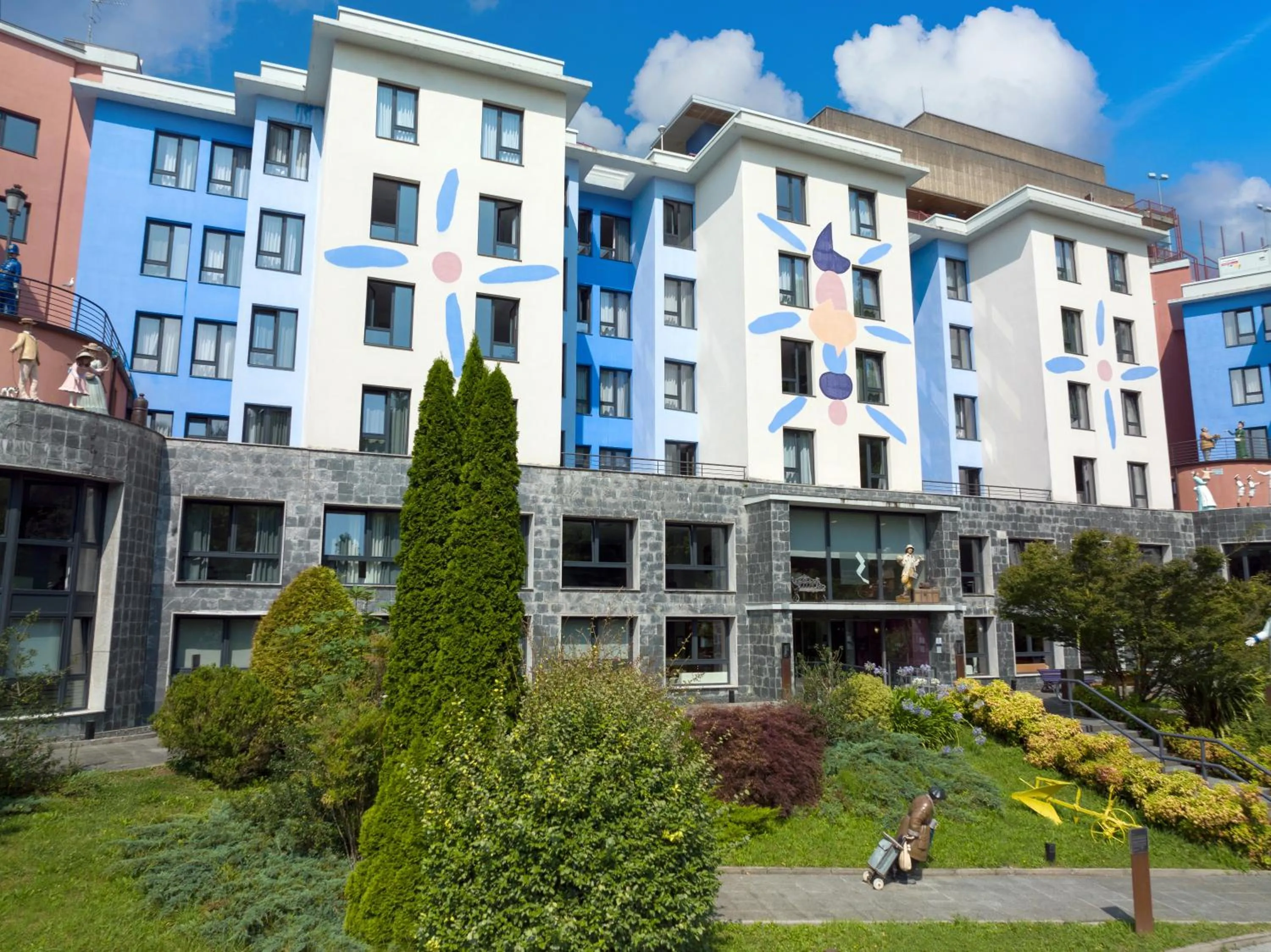 Facade/entrance in Olarain