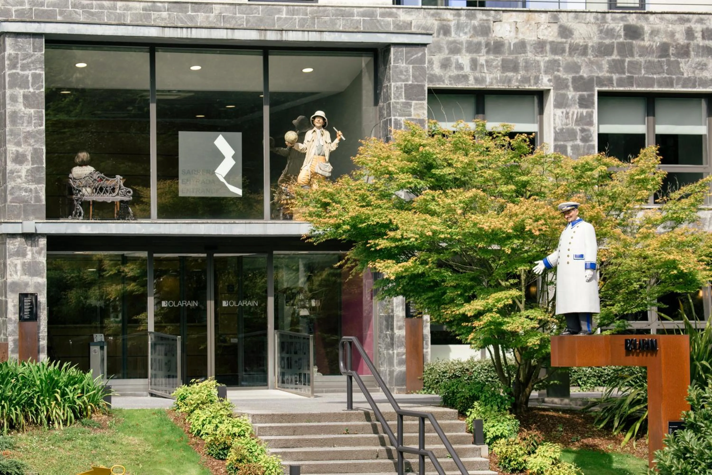 Facade/entrance in Olarain