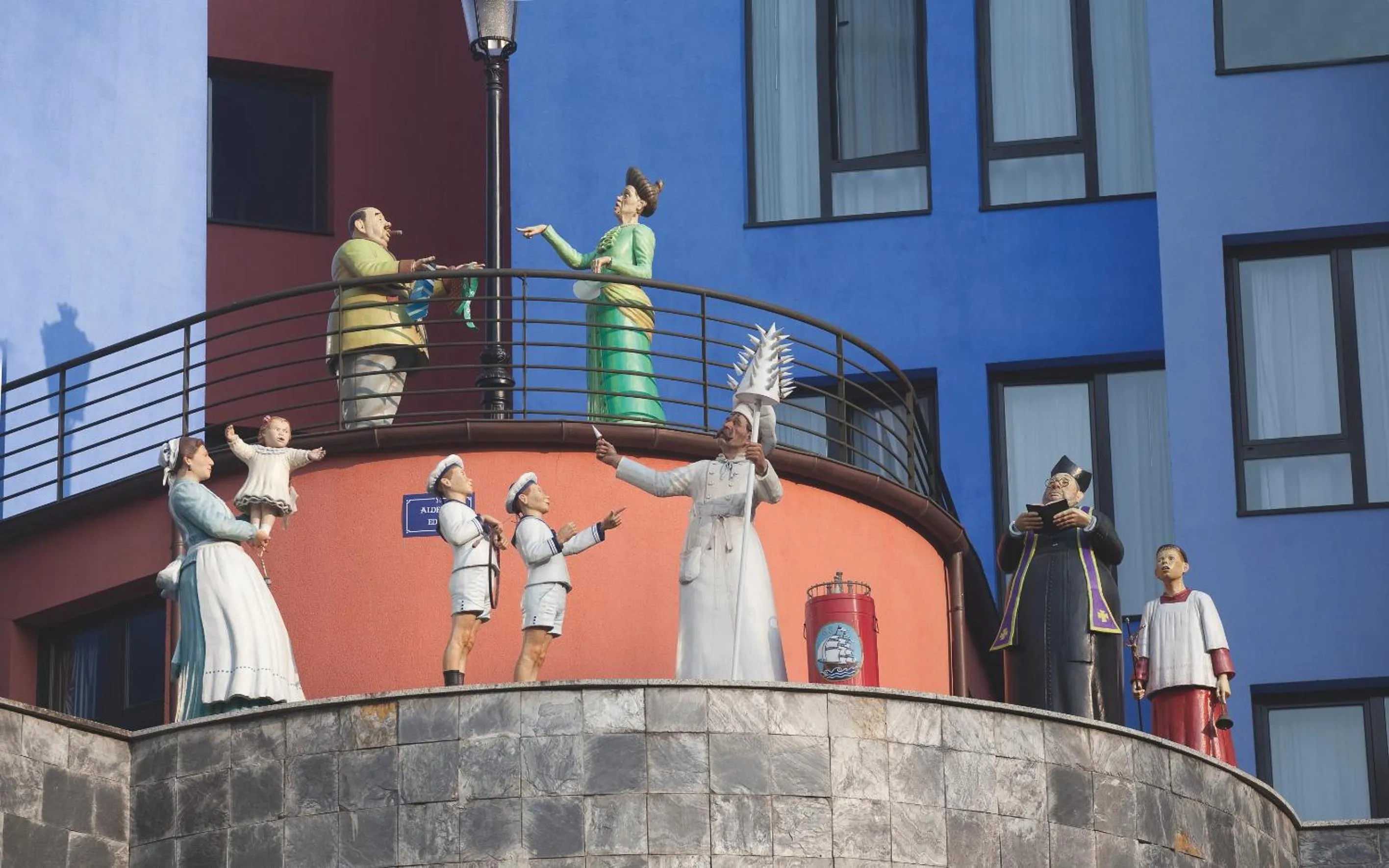 Facade/entrance in Olarain