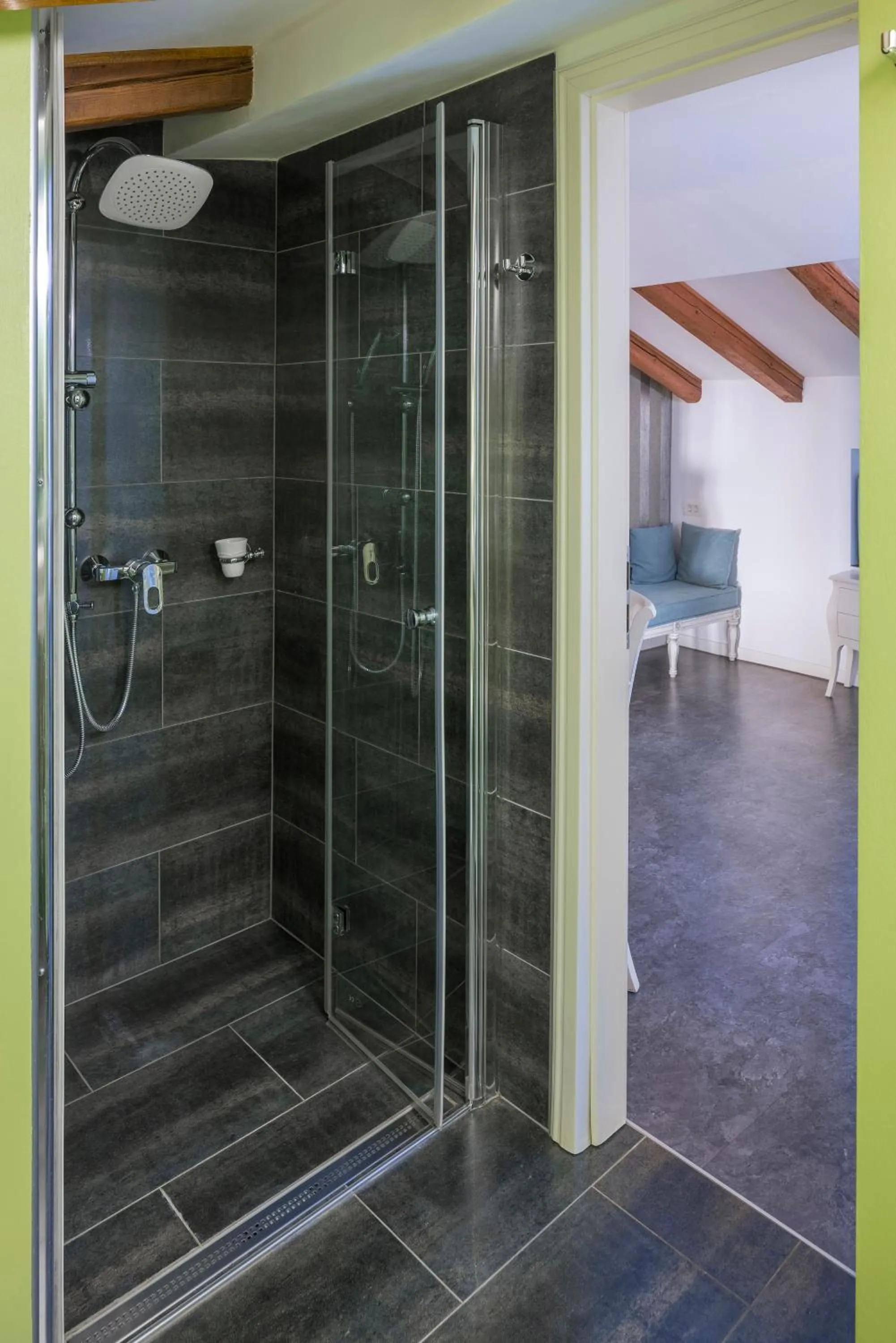 Shower in Benecanka Casa Veneziana Piran