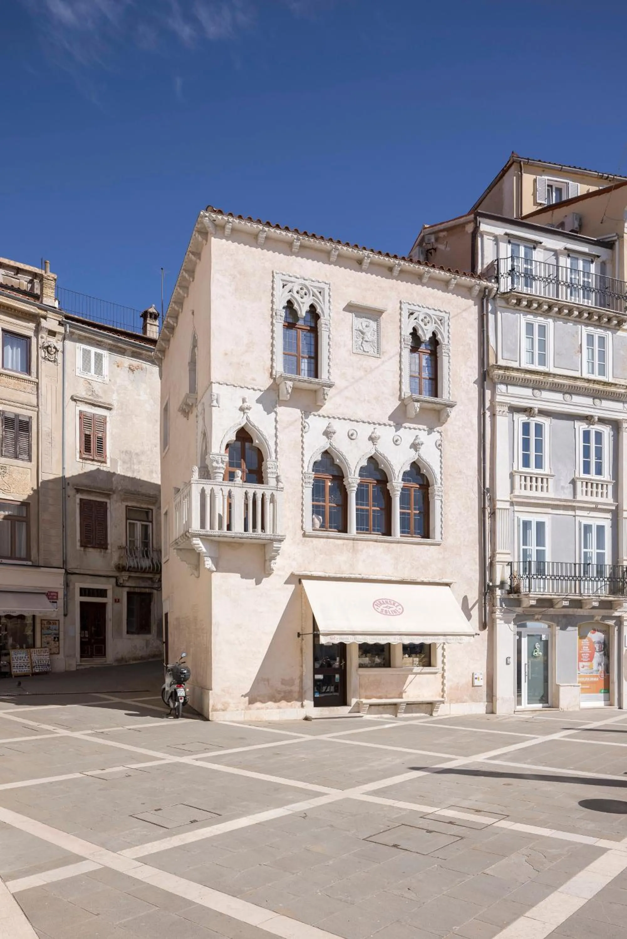 Property building in Benecanka Casa Veneziana Piran