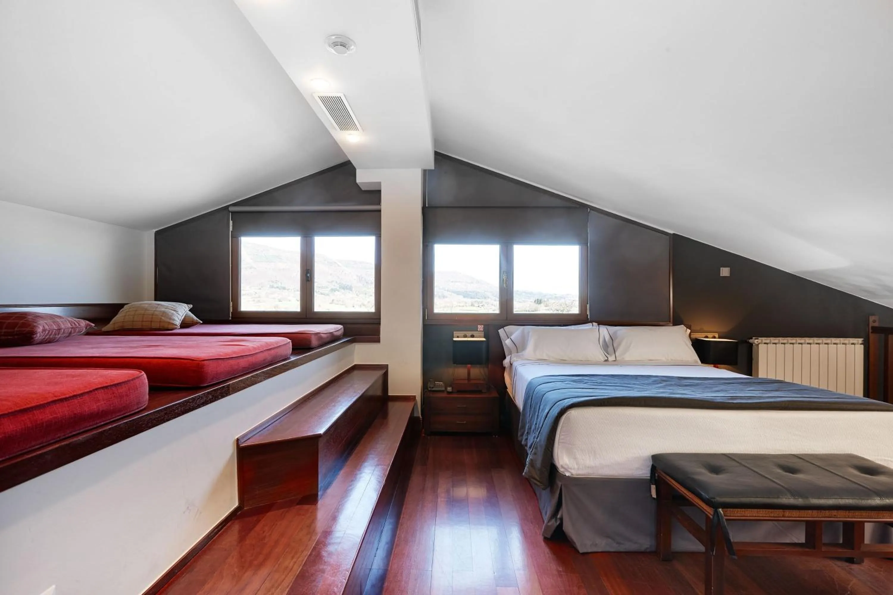 Photo of the whole room, Bed in Atalaia