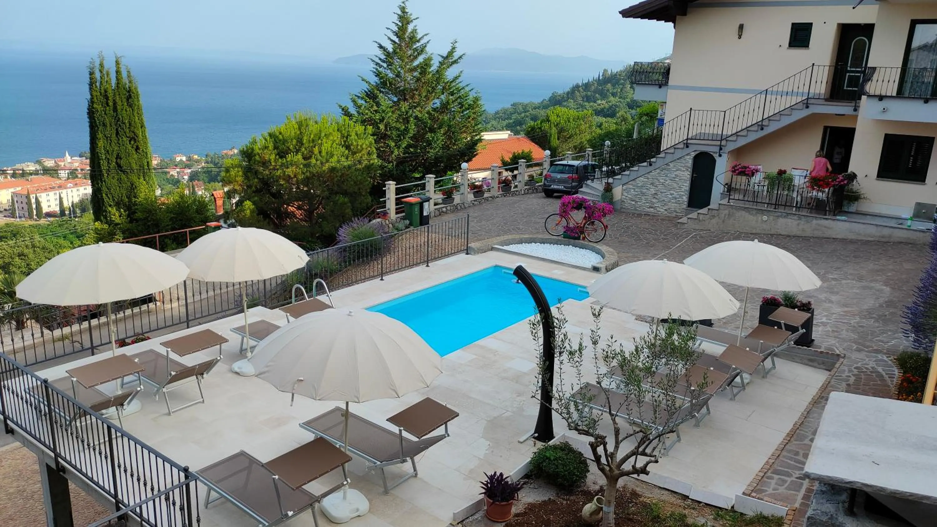 Swimming pool in Apartment Antunovic
