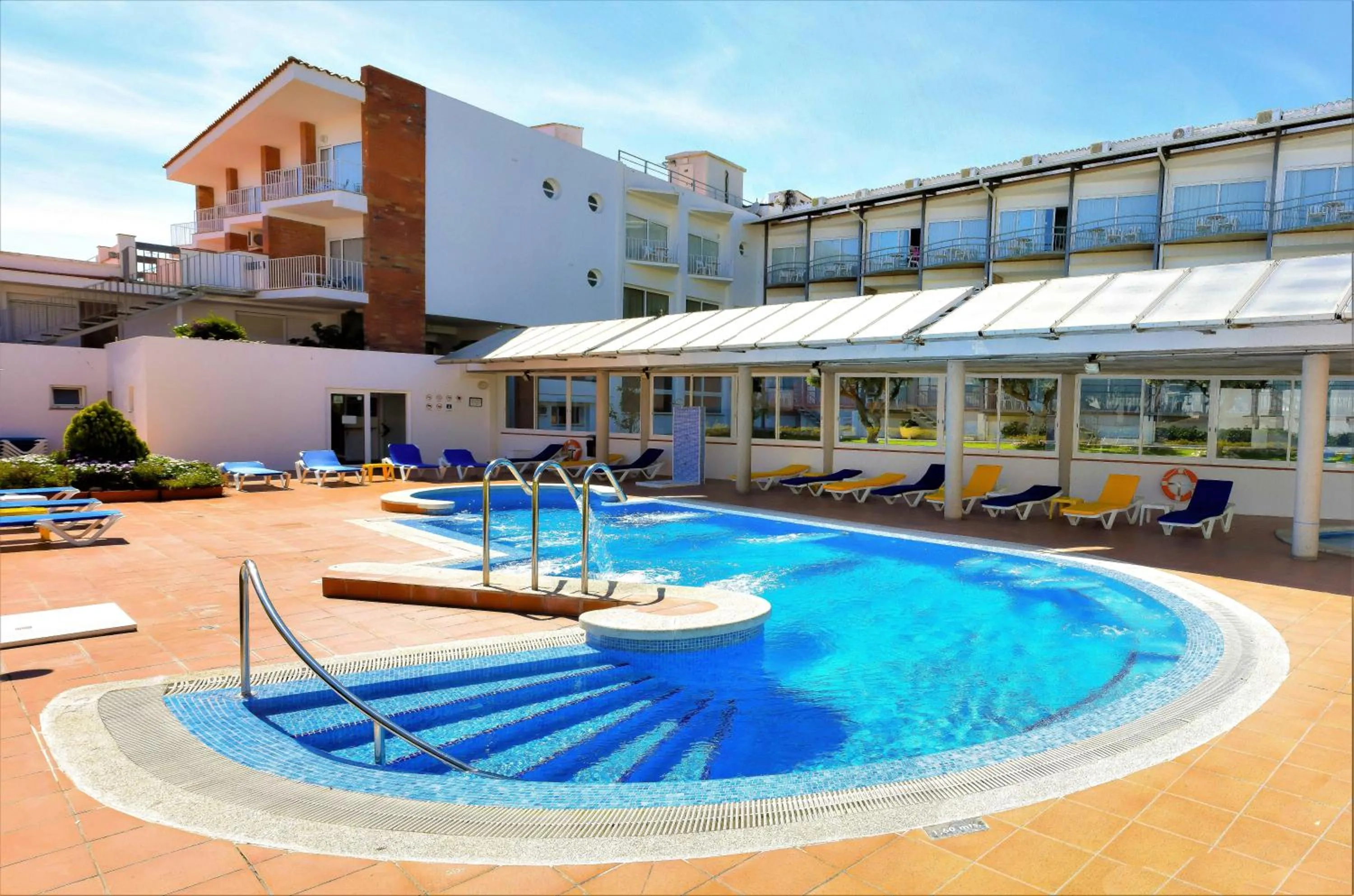 Swimming pool in Hotel Port-Bo