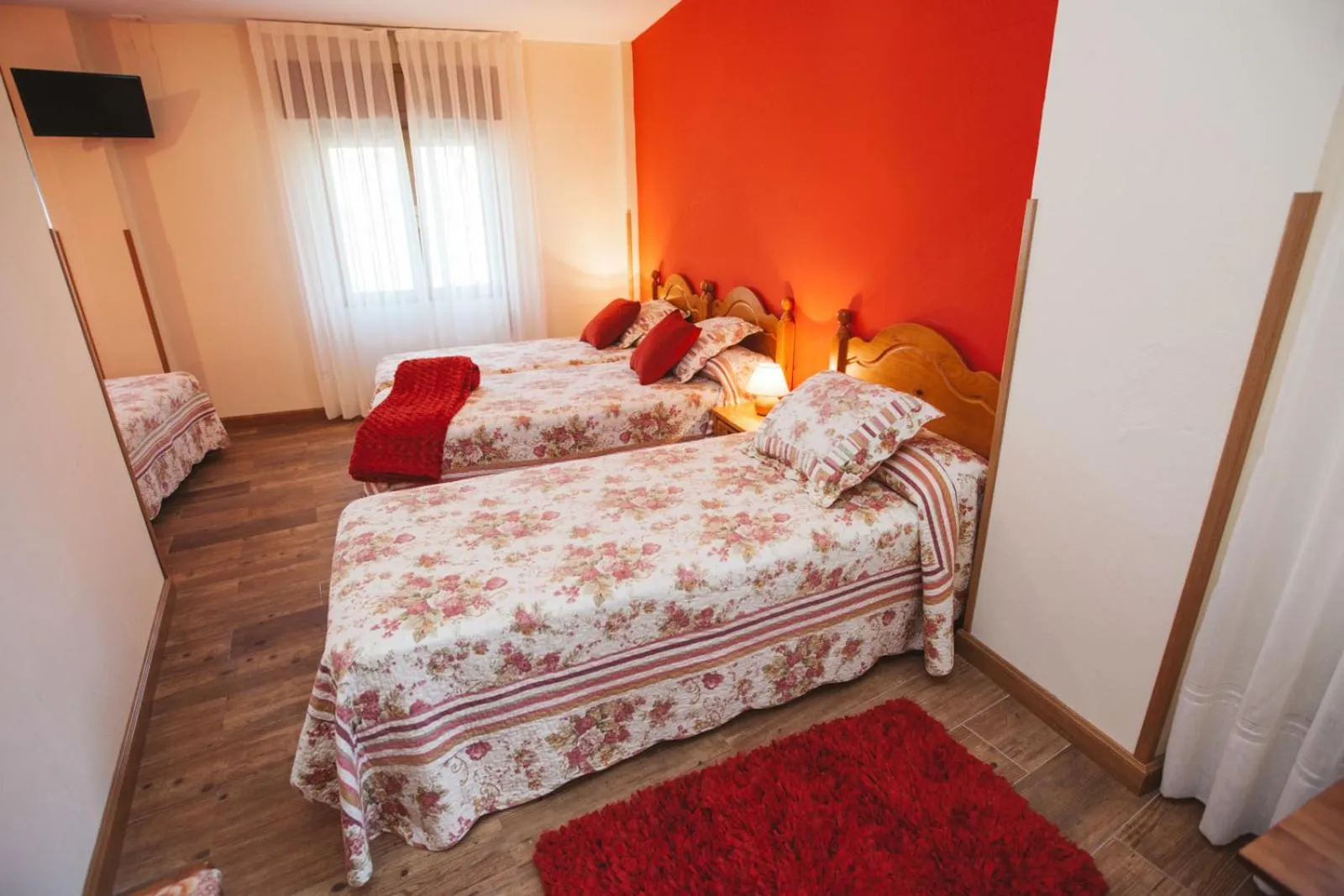 Photo of the whole room, Bed in Hotel Rural El Molino