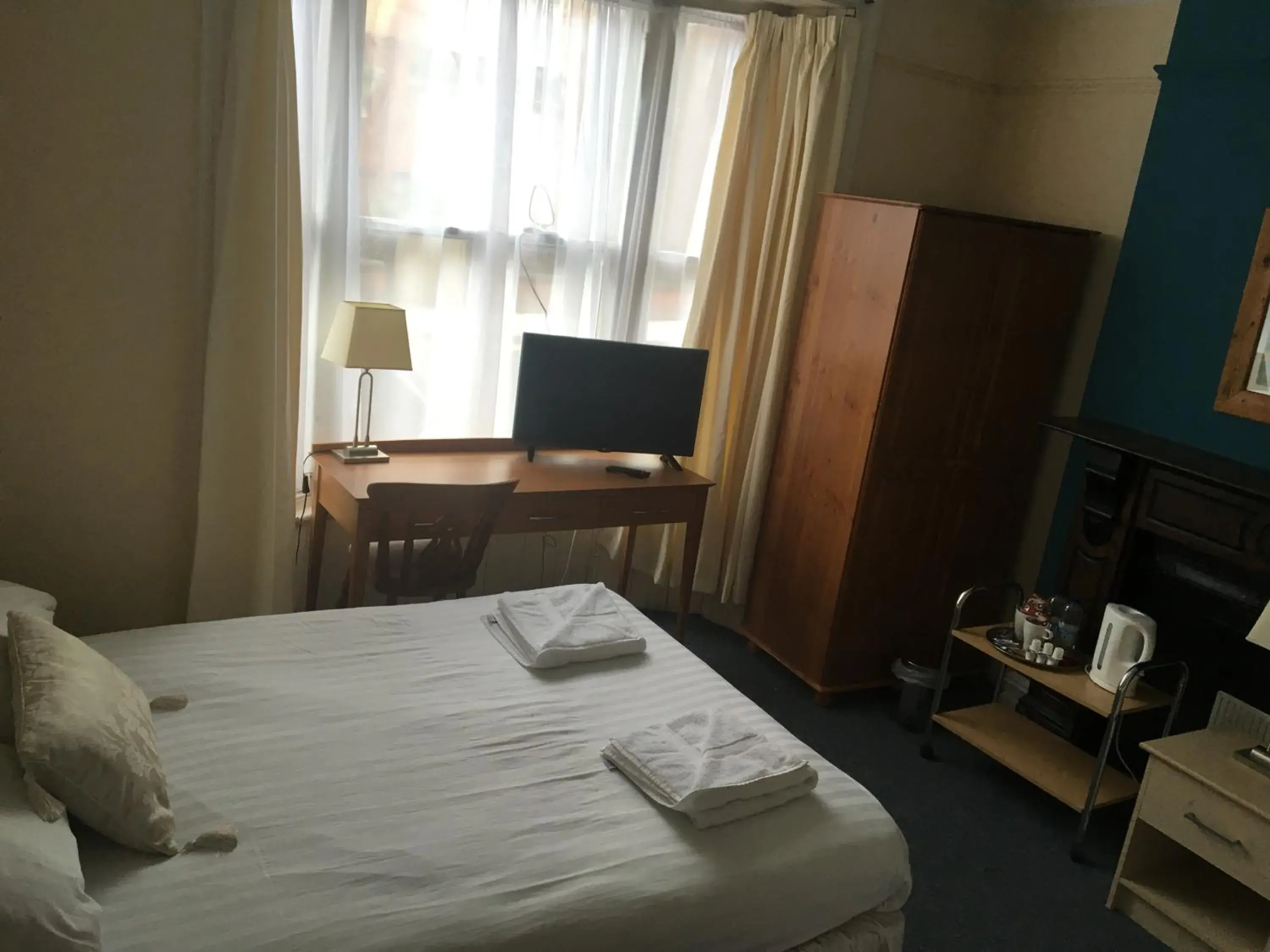 Economy Triple Room with Shared Bathroom in Four Seasons Budget Economy Triple Room with Shared Bathroom in Four Seasons Budget