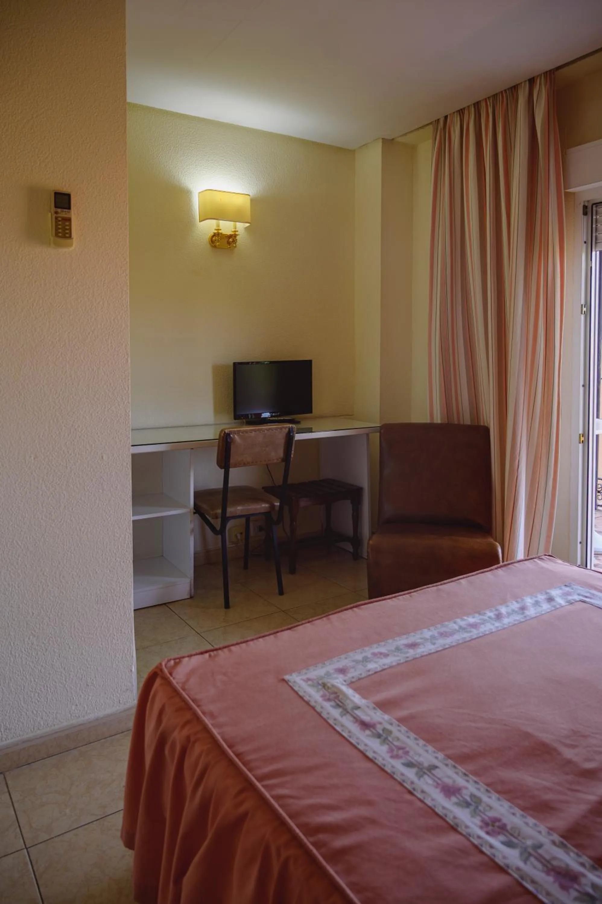 Photo of the whole room, Bed in Hotel Paraíso