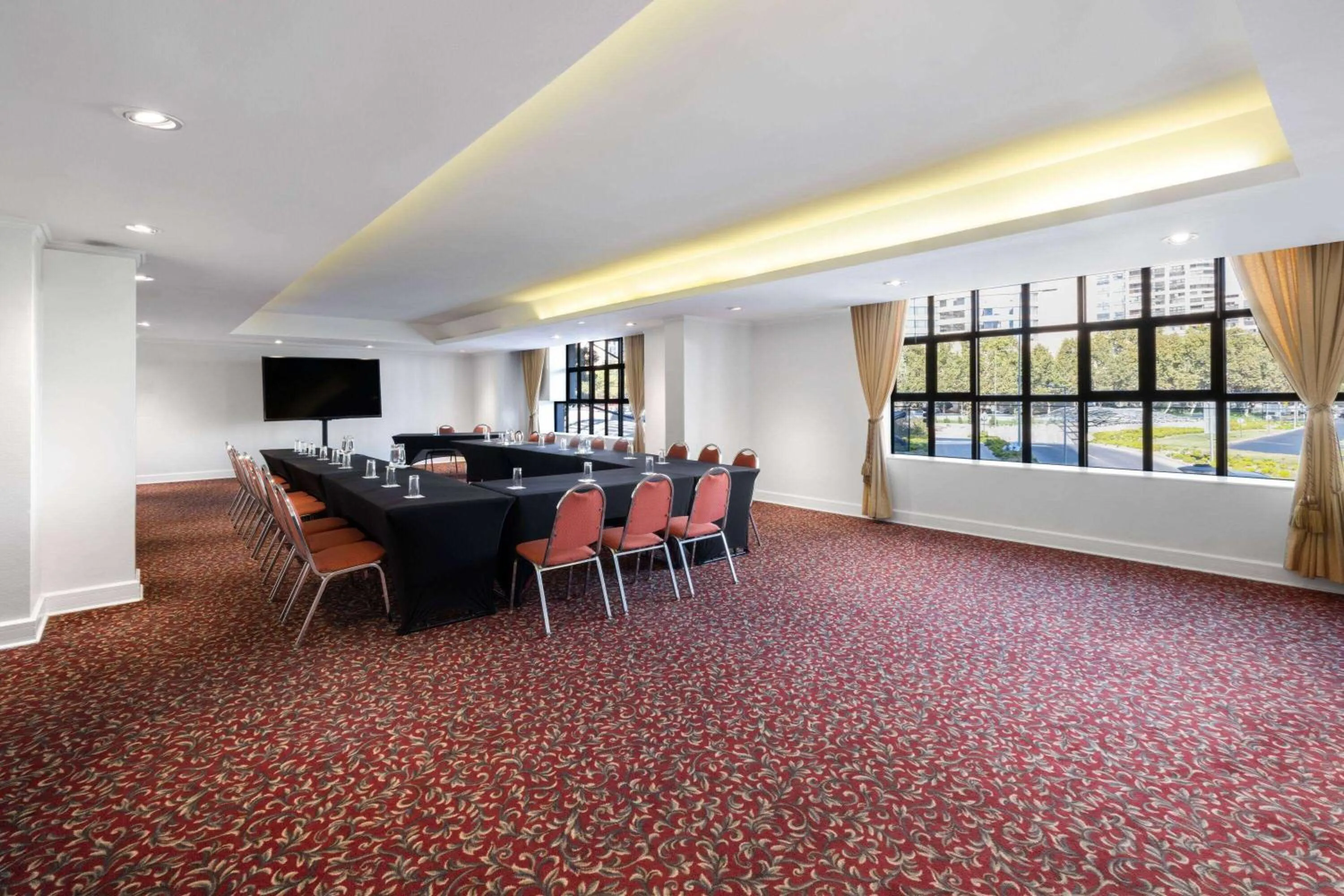 Meeting/conference room in Wyndham Garden Santiago Kennedy