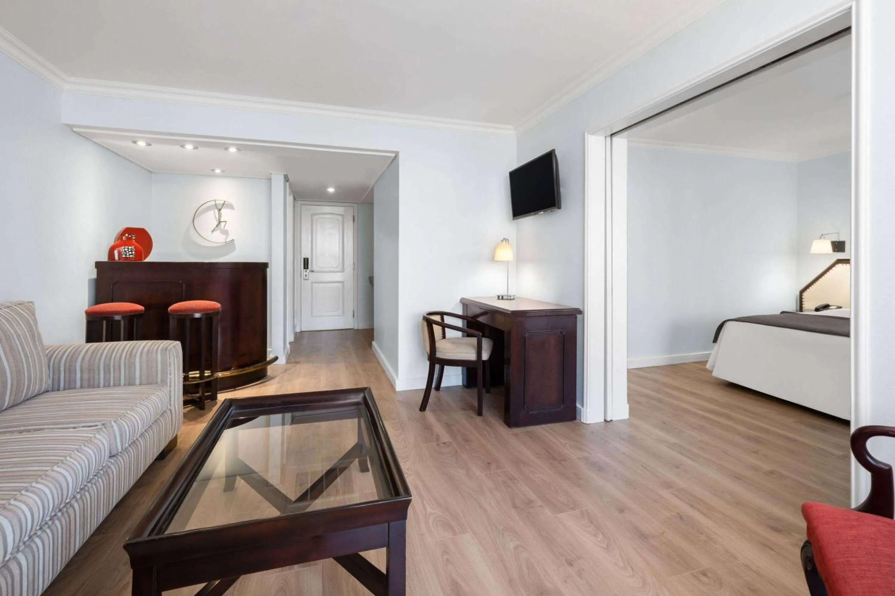 Photo of the whole room, Bed in Wyndham Garden Santiago Kennedy