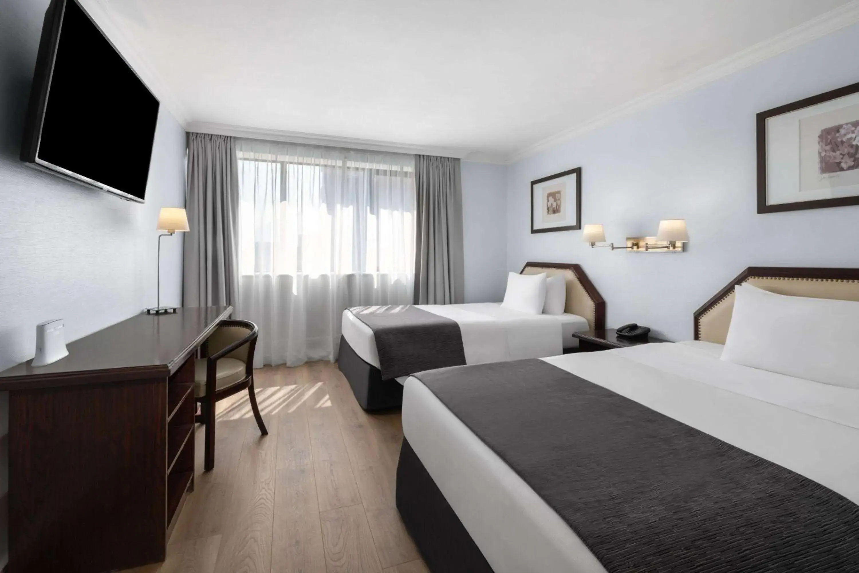 Photo of the whole room, Bed in Wyndham Garden Santiago Kennedy Photo of the whole room, Bed in Wyndham Garden Santiago Kennedy