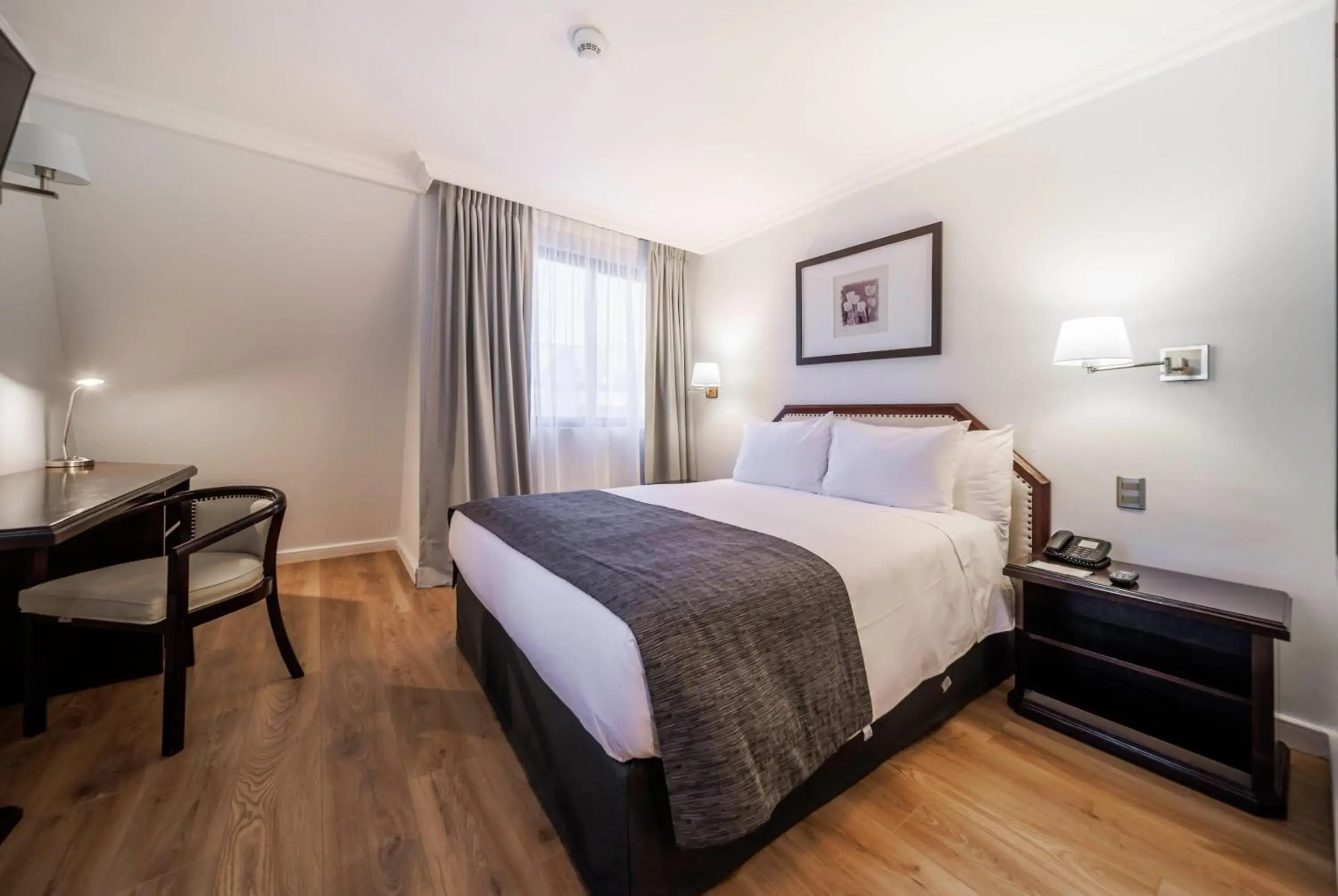 Photo of the whole room, Bed in Wyndham Garden Santiago Kennedy Photo of the whole room, Bed in Wyndham Garden Santiago Kennedy