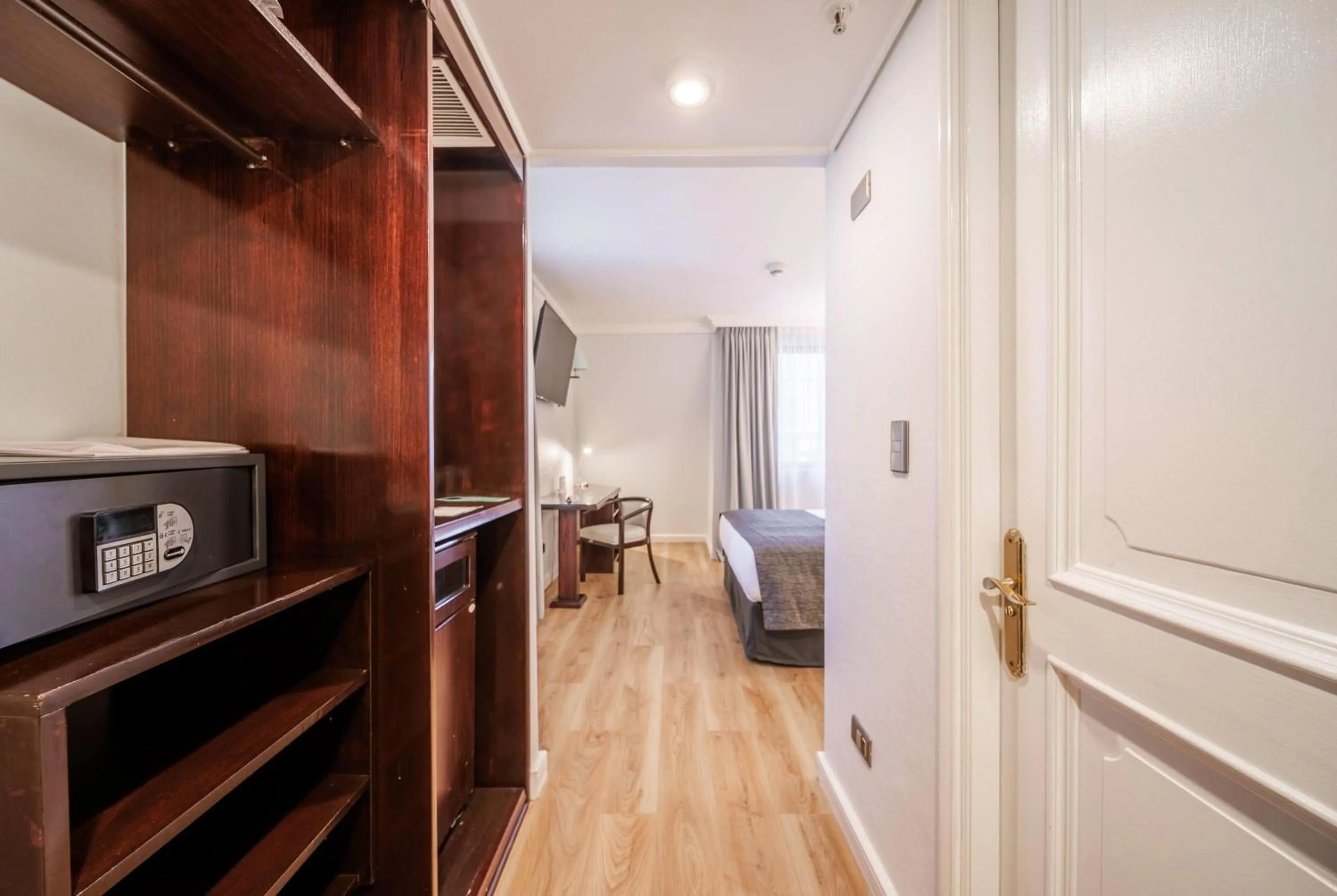 Photo of the whole room in Wyndham Garden Santiago Kennedy