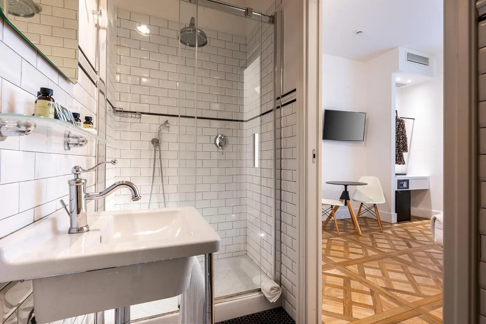 Shower in Sleep B&B Shower in Sleep B&B