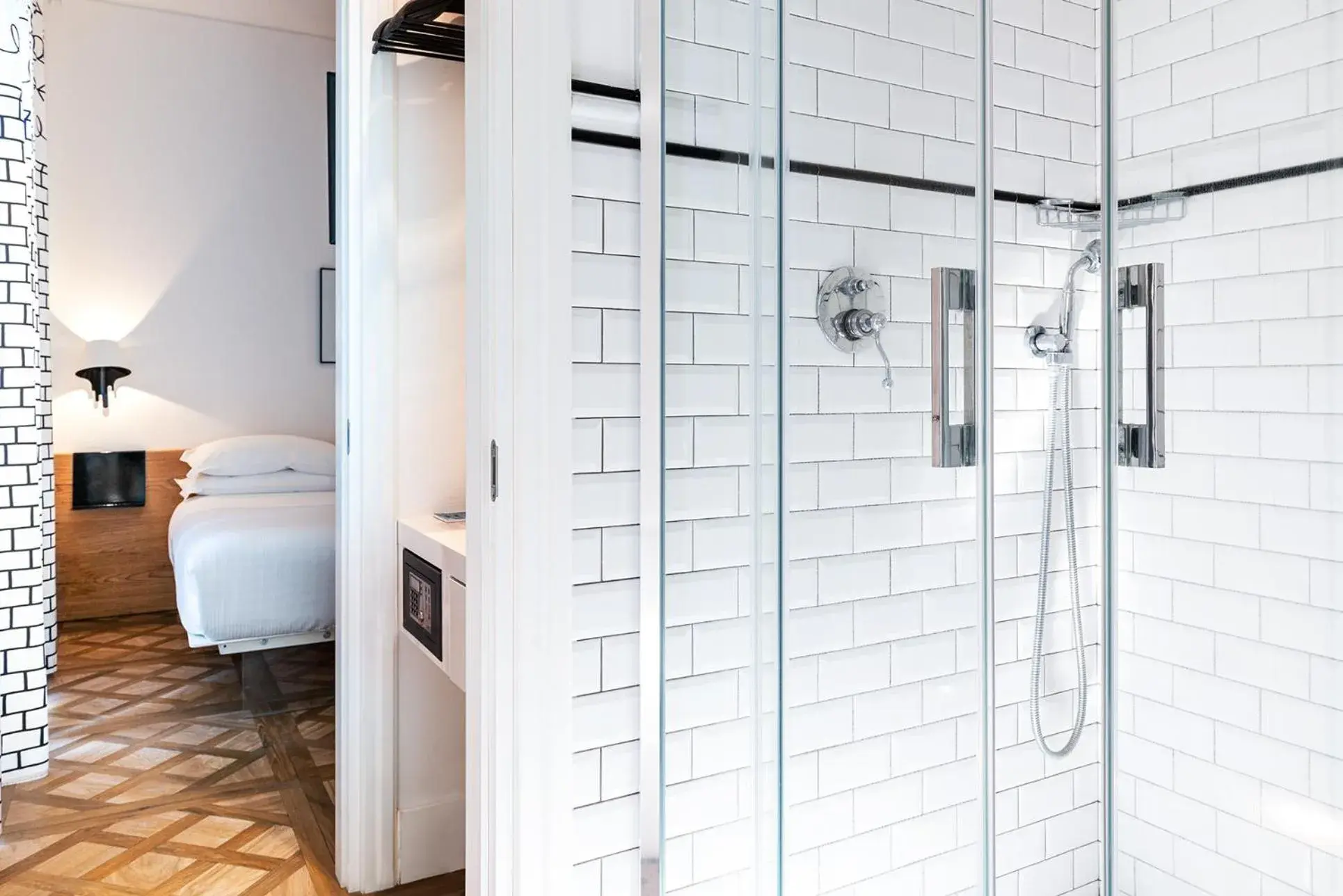 Shower, Bed in Sleep B&B Shower, Bed in Sleep B&B