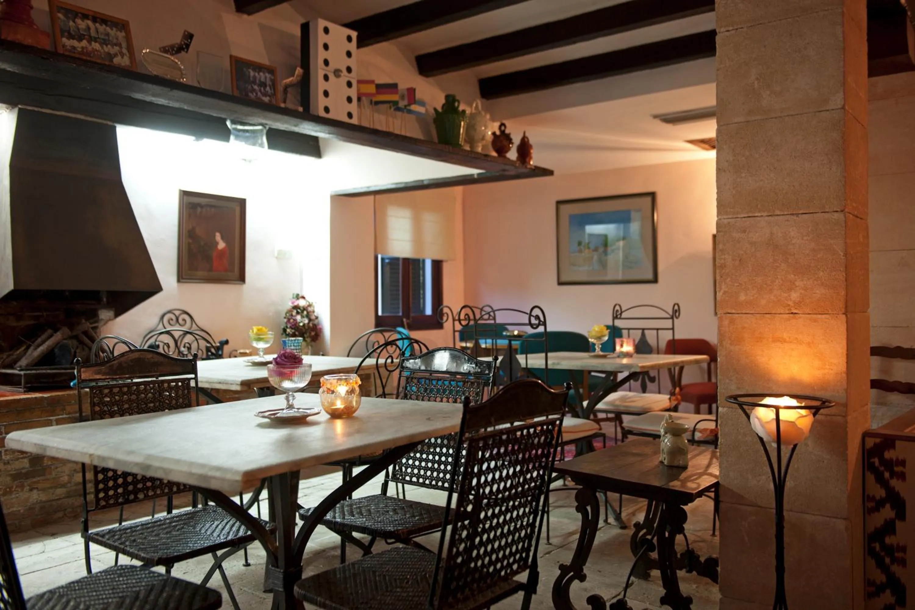 Communal lounge/ TV room in Hotel Bahia