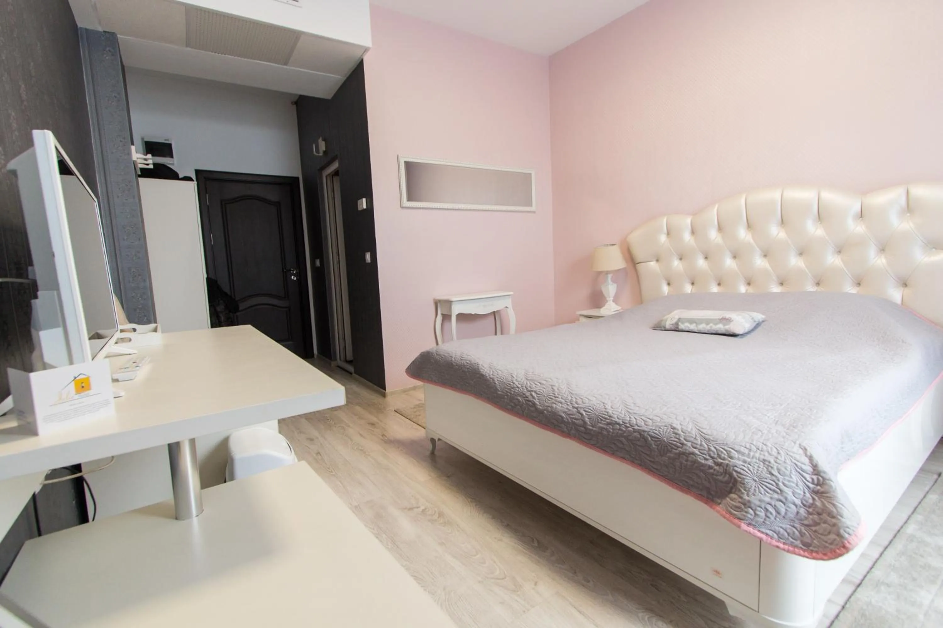 Photo of the whole room, Bed in Hotel Evianne Boutique