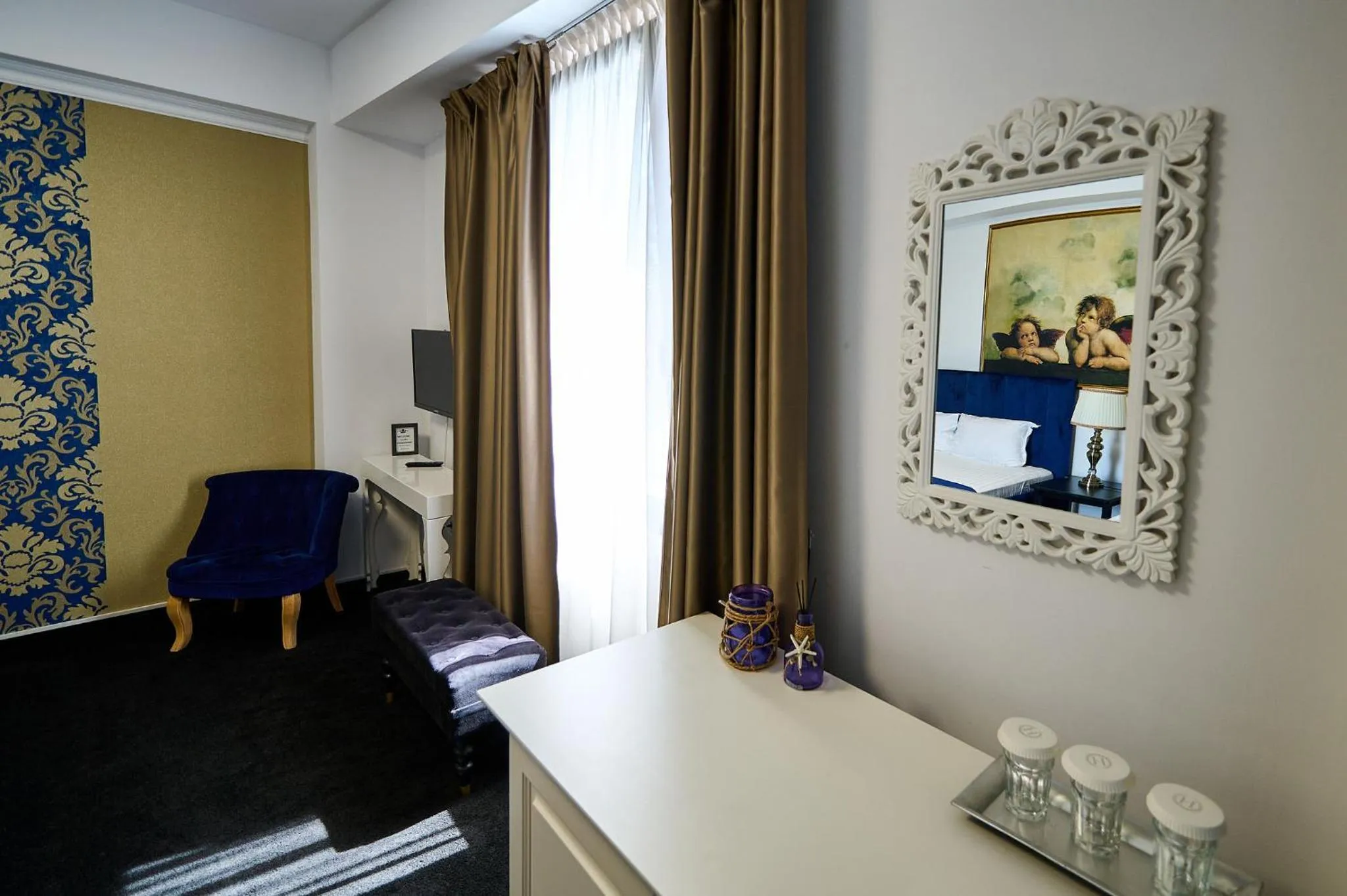 Photo of the whole room, Bed in Hotel Evianne Boutique