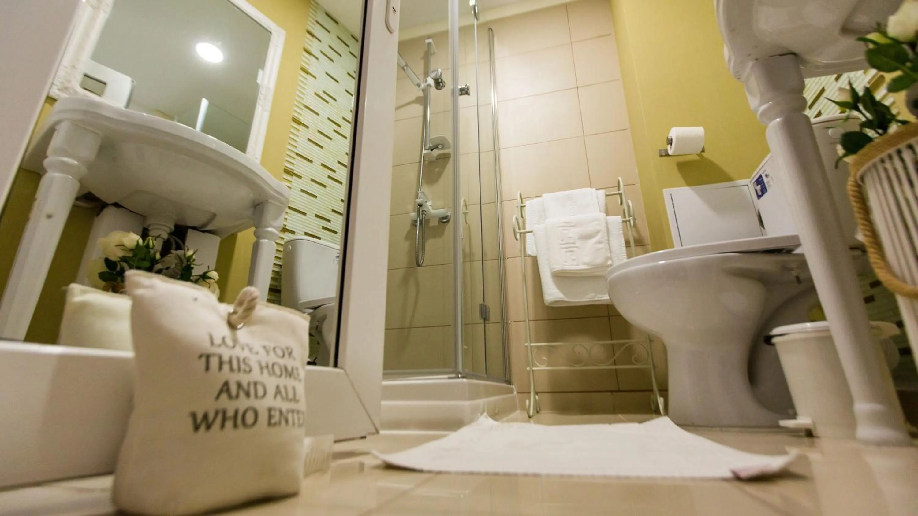 Photo of the whole room in Hotel Evianne Boutique