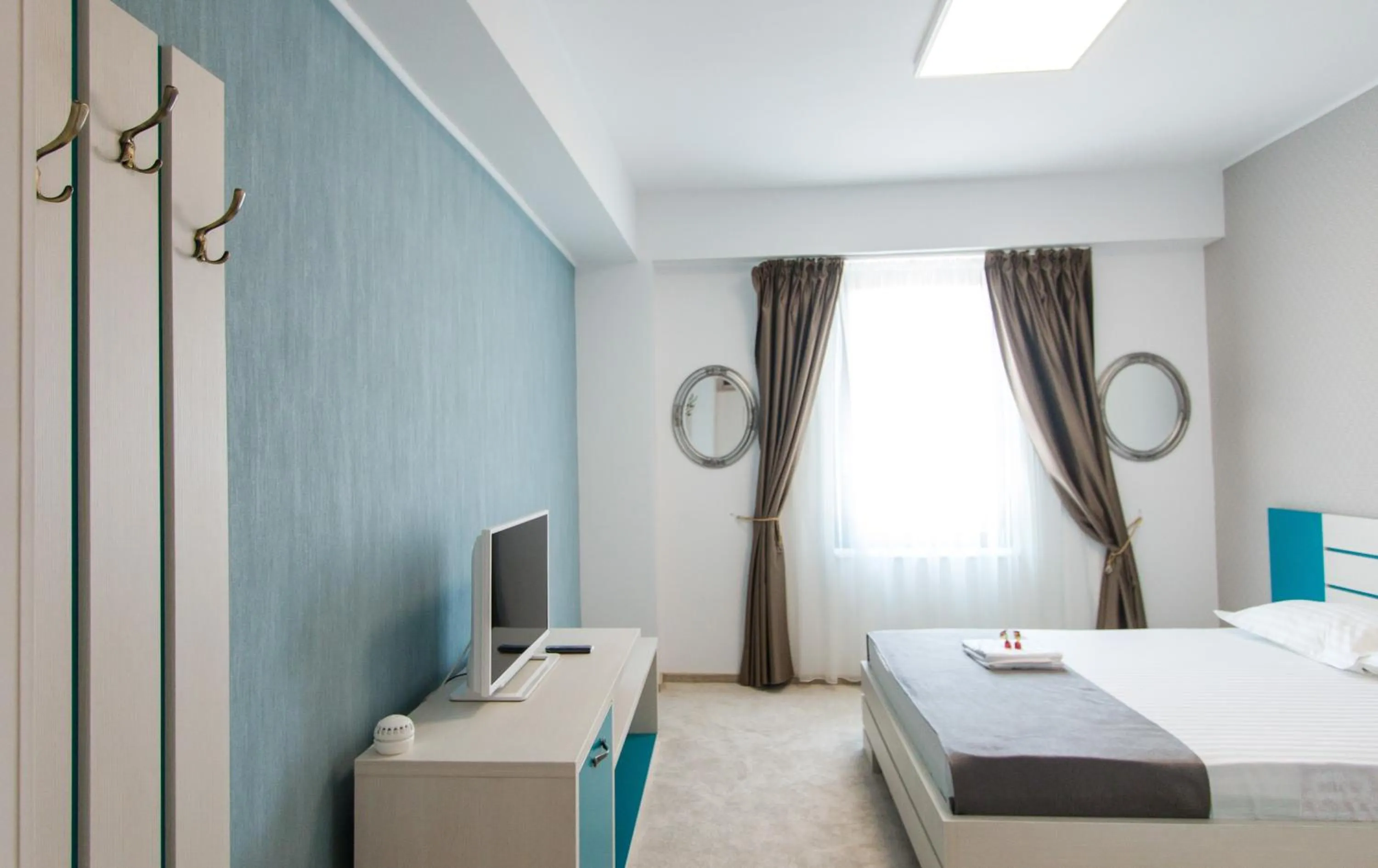 Photo of the whole room, Bed in Hotel Evianne Boutique