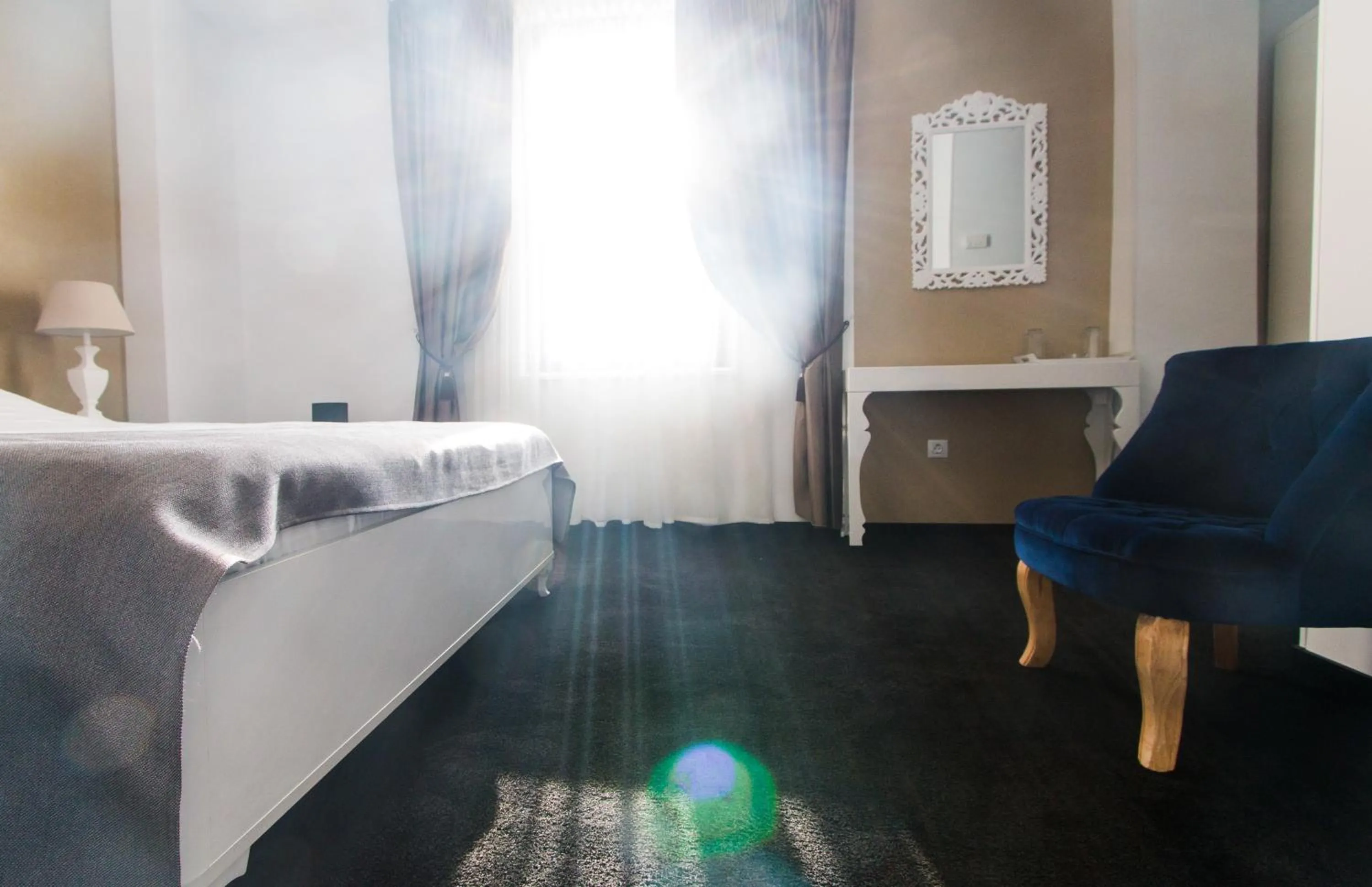 Photo of the whole room, Bed in Hotel Evianne Boutique