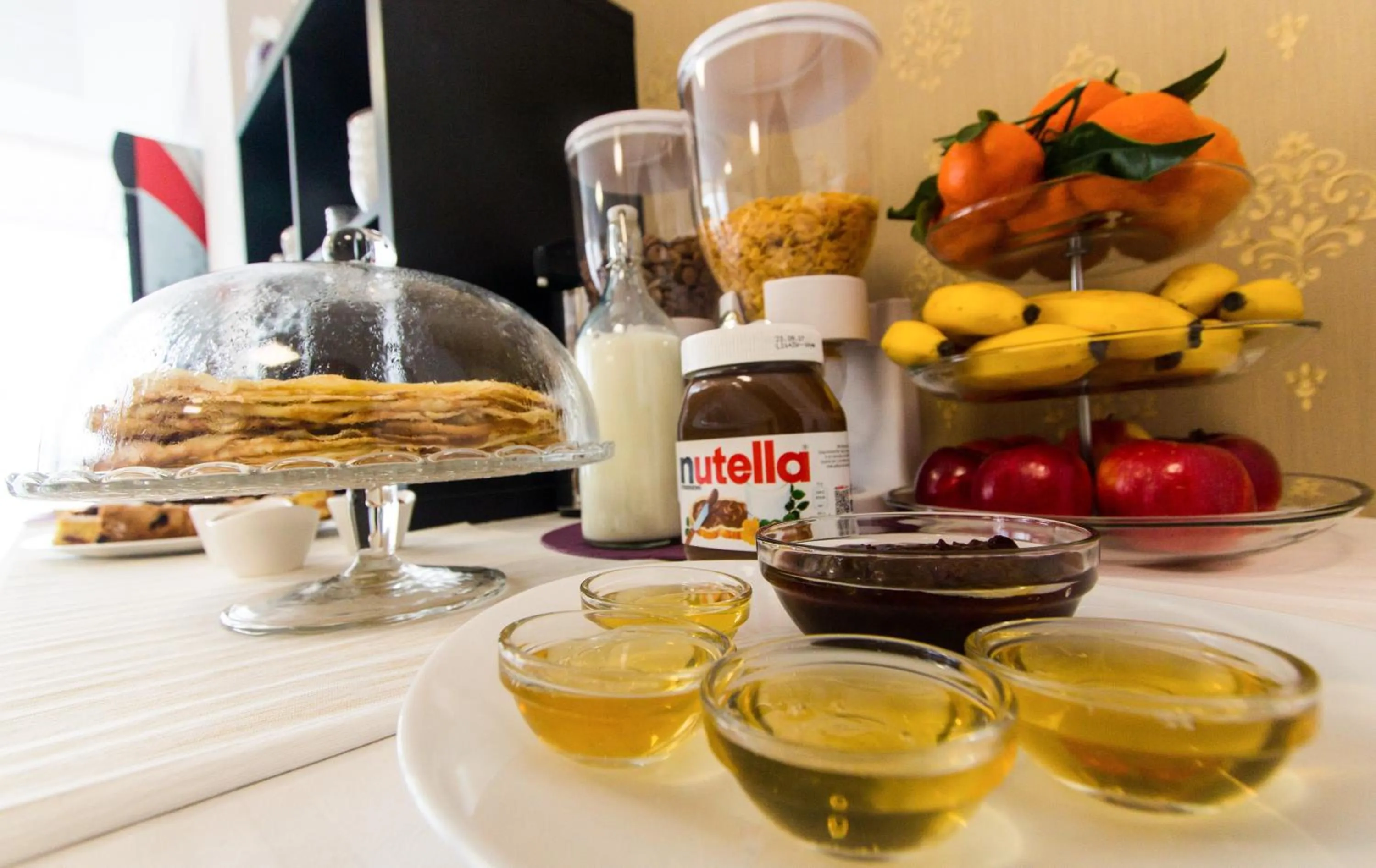 Restaurant/places to eat in Hotel Evianne Boutique