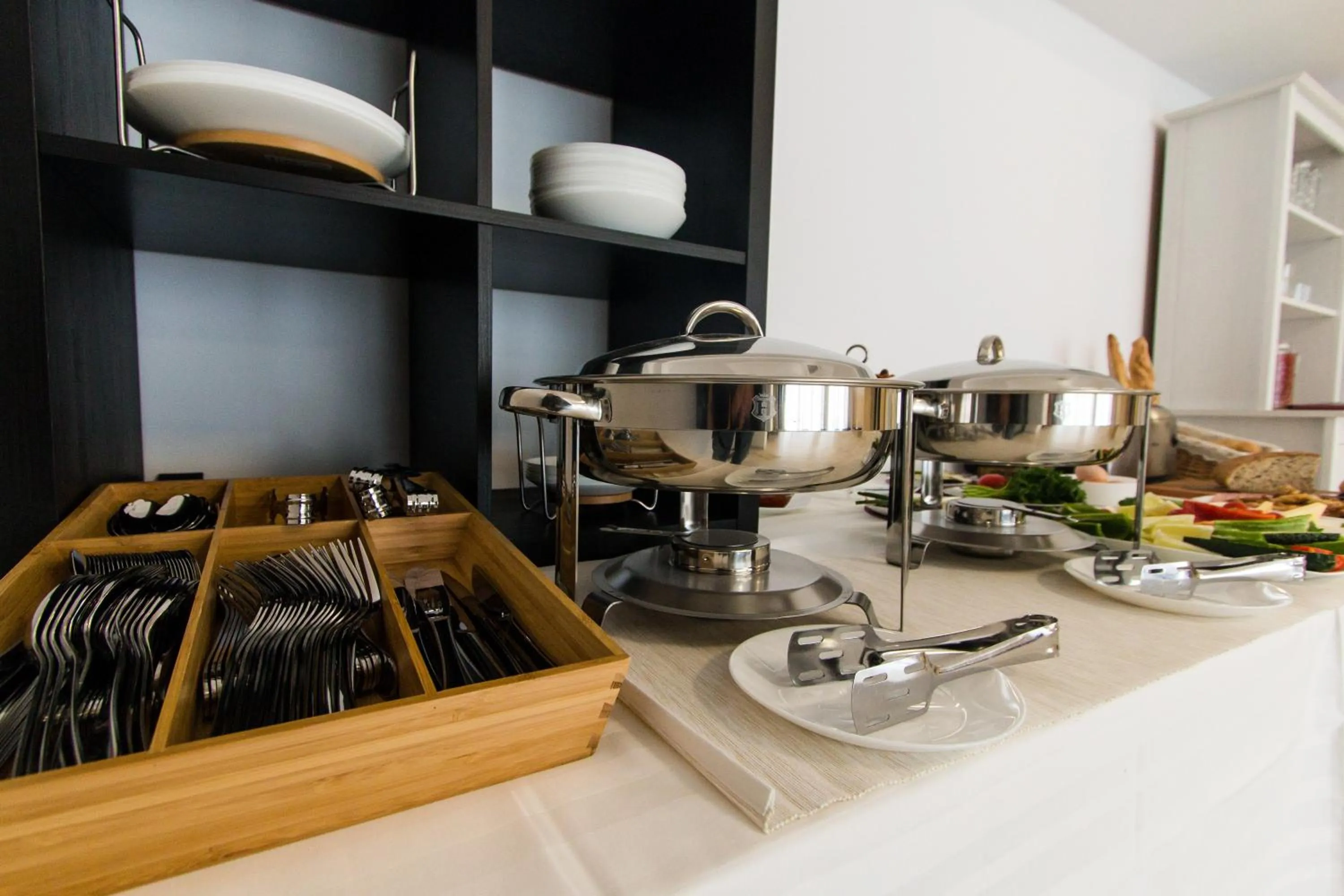 Restaurant/places to eat in Hotel Evianne Boutique