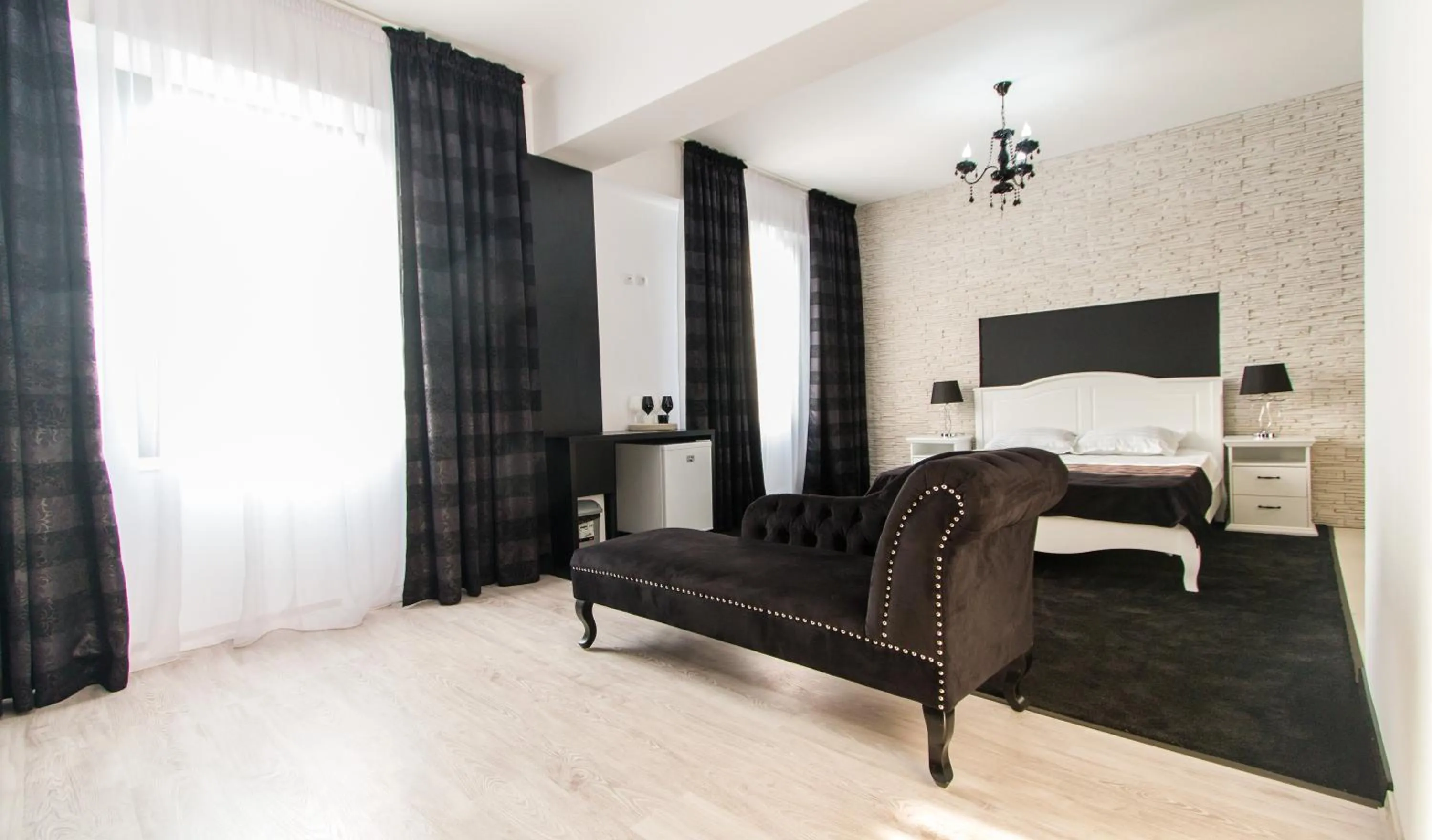 TV and multimedia, Bed in Hotel Evianne Boutique