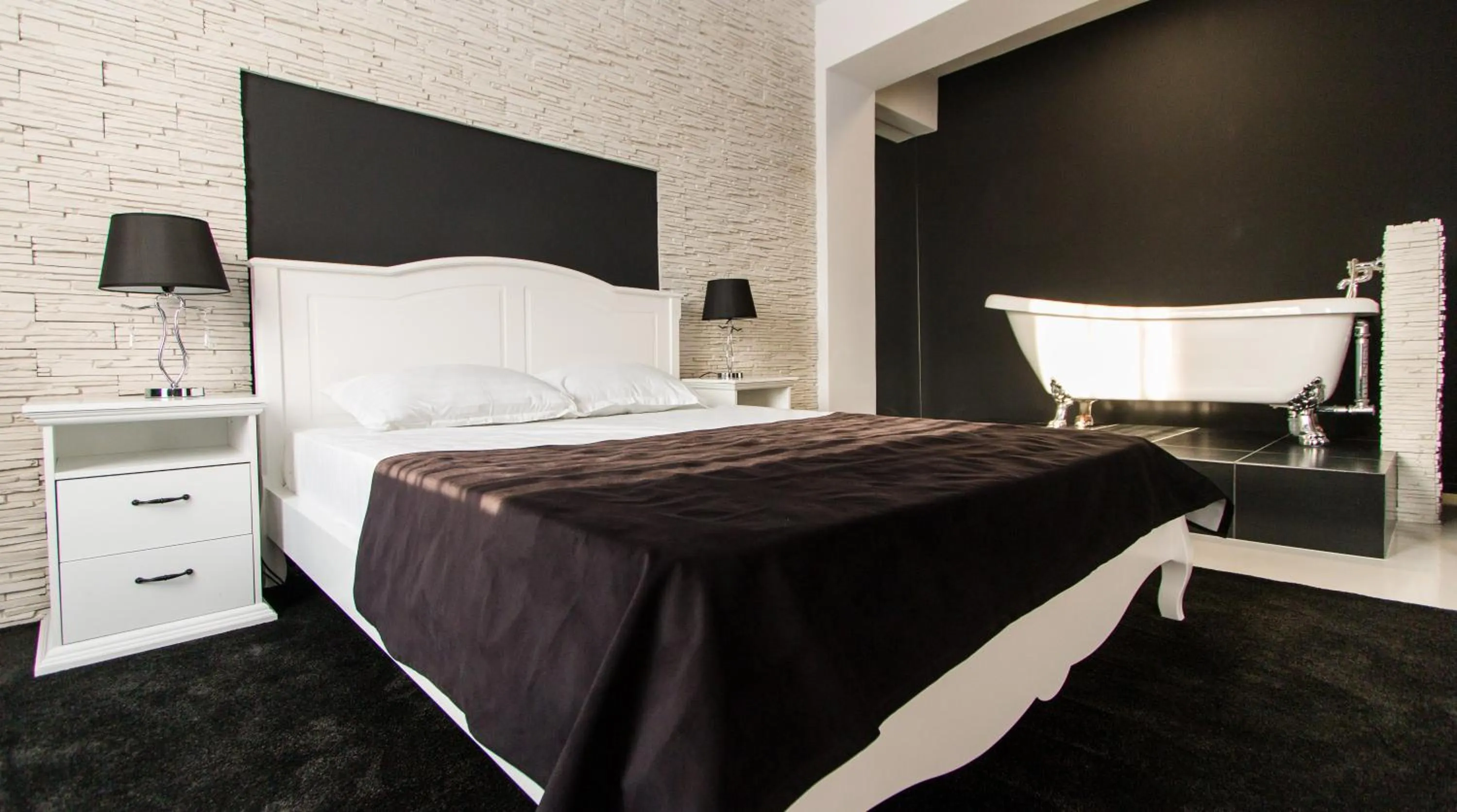 Photo of the whole room, Bed in Hotel Evianne Boutique
