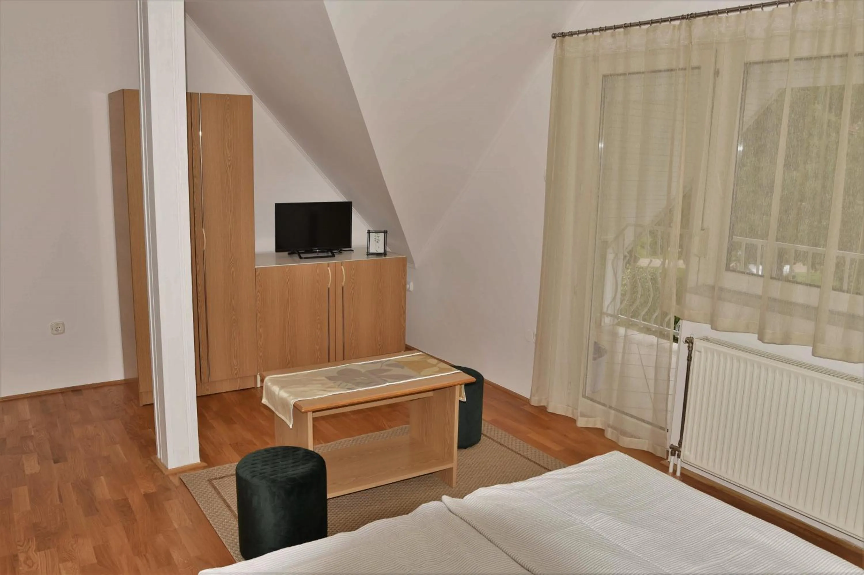 Seating area, Bed in Ludika Vendégház