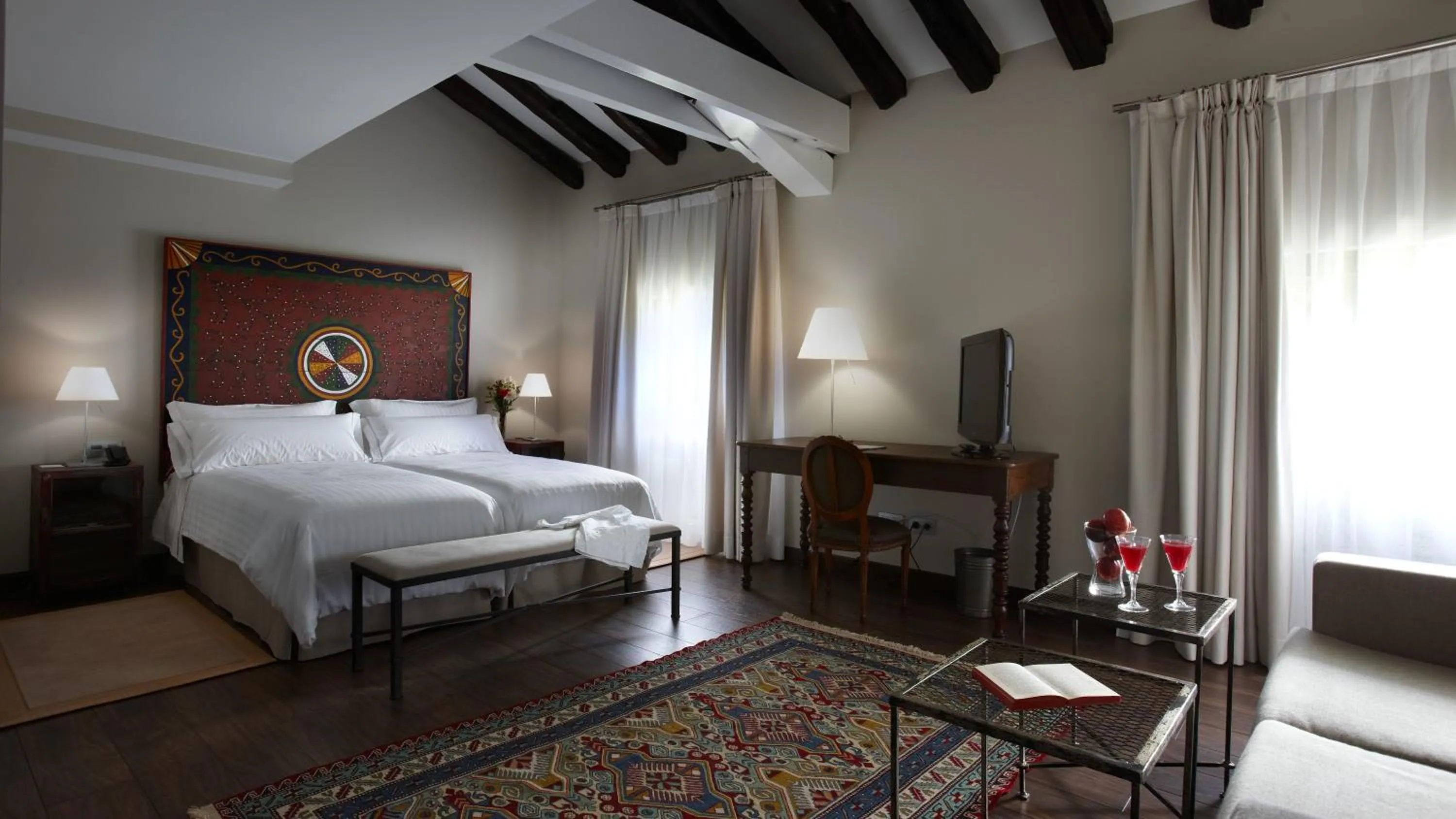 Photo of the whole room, Bed in Iriarte Jauregia Hotel