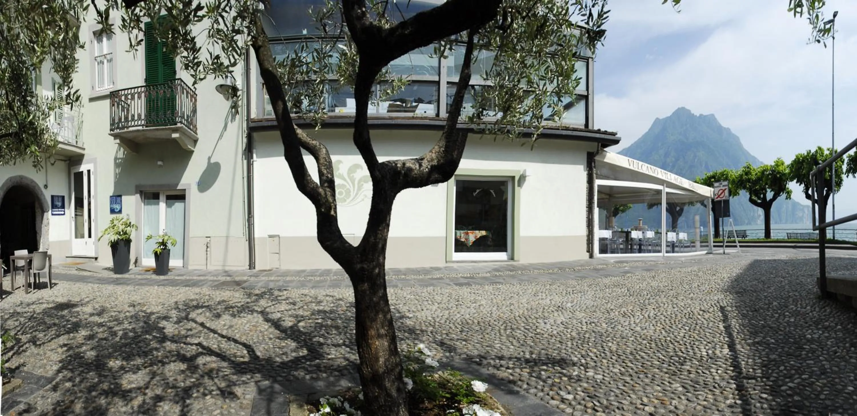 Facade/entrance in Iseo Lake - Rooms & Apartments