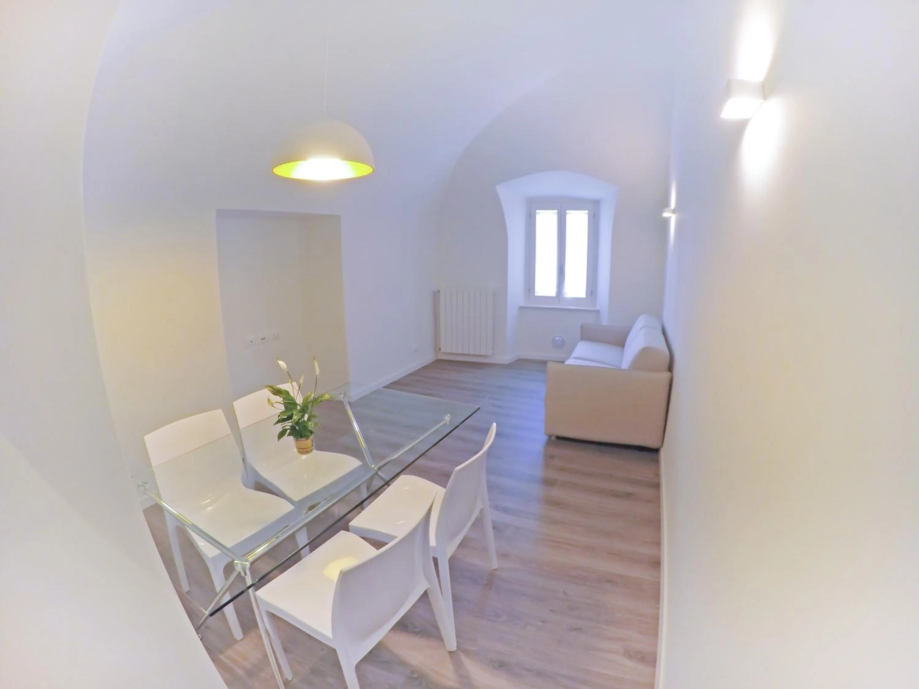 Living room, Bed in Iseo Lake - Rooms & Apartments