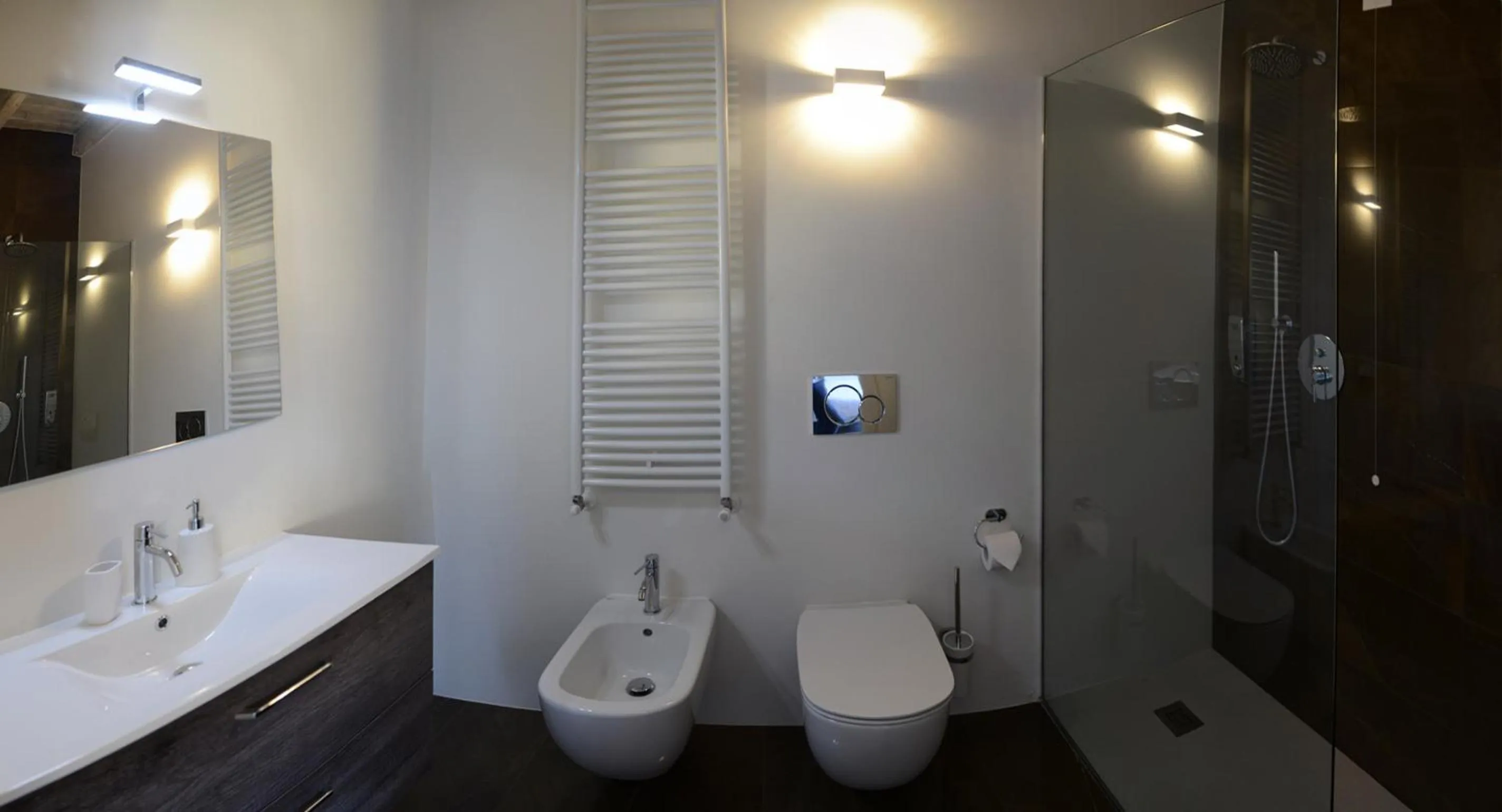 Shower in Iseo Lake - Rooms & Apartments