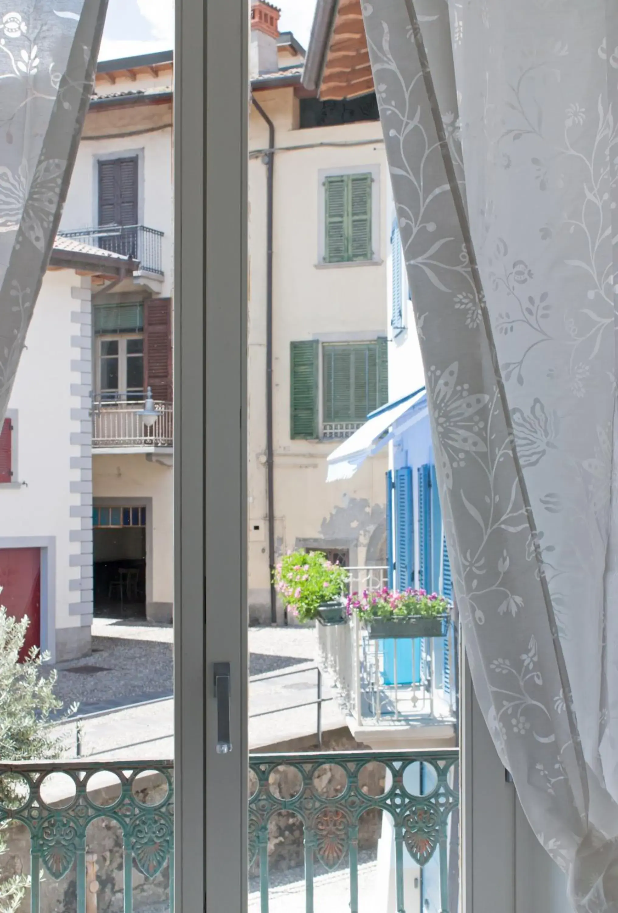 Double Room with Balcony in Iseo Lake - Rooms & Apartments Double Room with Balcony in Iseo Lake - Rooms & Apartments