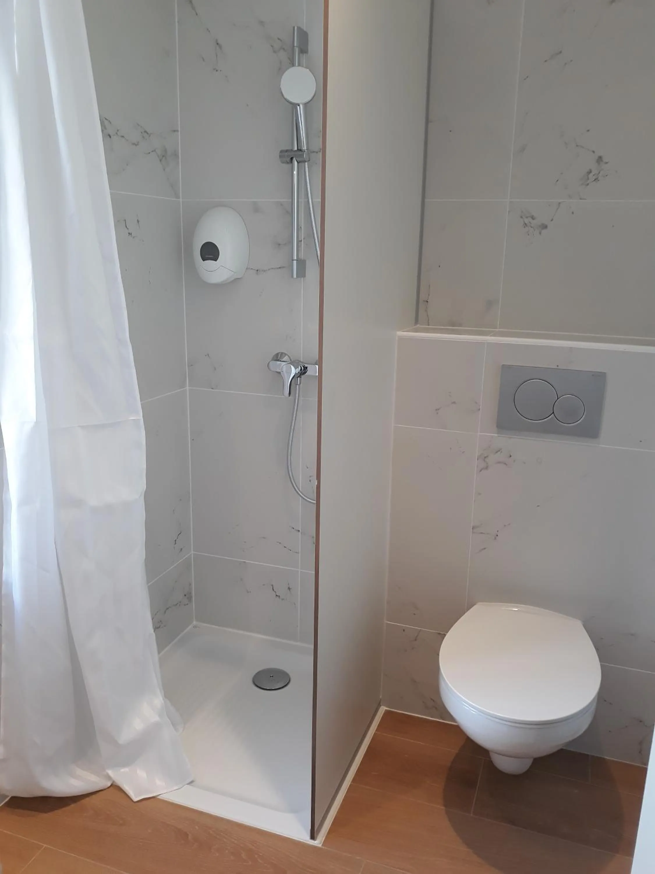 Shower in Hostellerie Bon Pasteur